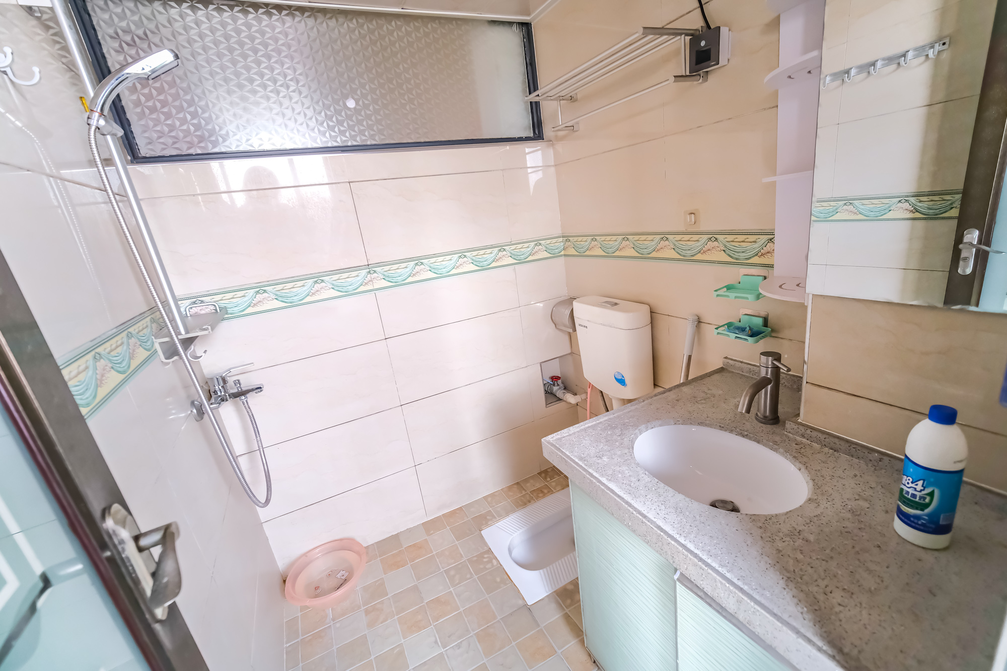 花样年华  1室1厅1卫    32.0万 花样年华  1室1厅1卫    32.0万卫生间