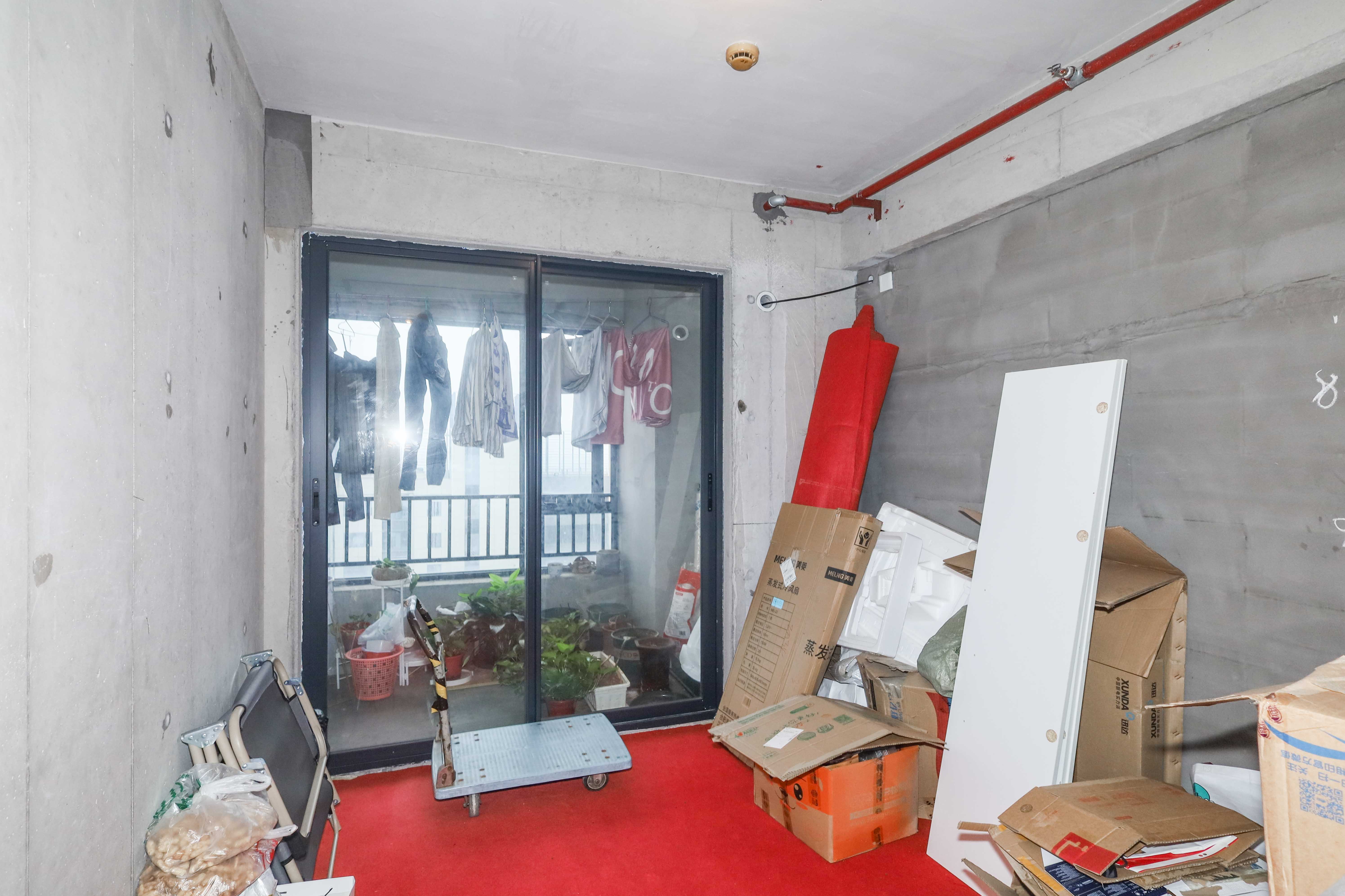 南山梅溪一方  4室2厅2卫   210.00万卧室