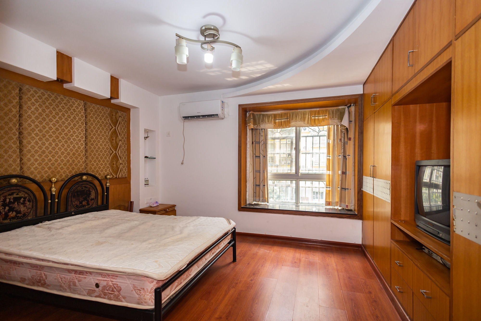 领秀星城(领秀新城) 3室2厅1卫 72.0万 领秀星城(领秀新城) 3室2厅1卫 72.0万卧室