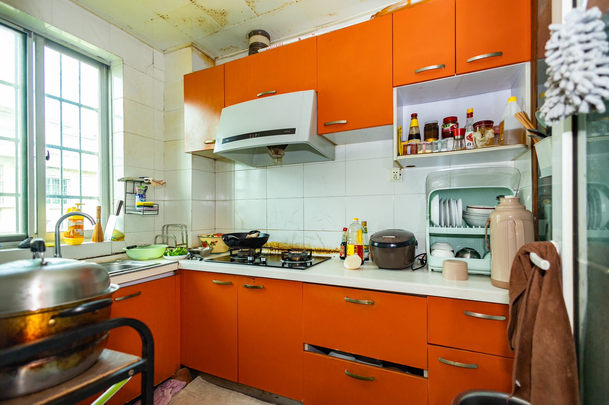 中南汽车世界 3室2厅1卫 31.0万 中南汽车世界 3室2厅1卫 31.0万厨房