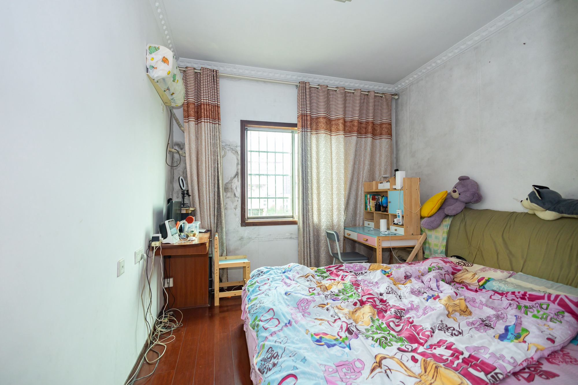 中南汽车世界 3室2厅1卫 31.0万 中南汽车世界 3室2厅1卫 31.0万卧室