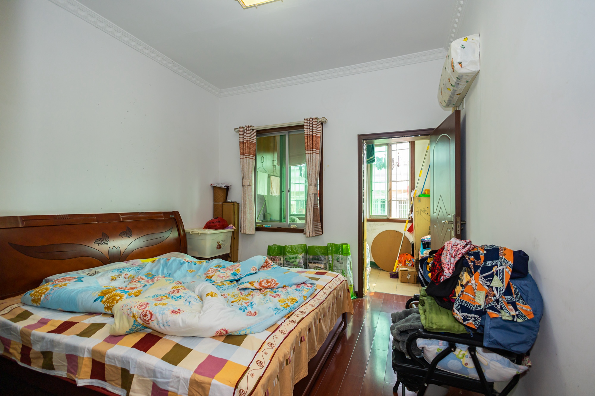 中南汽车世界 3室2厅1卫 31.0万 中南汽车世界 3室2厅1卫 31.0万卧室