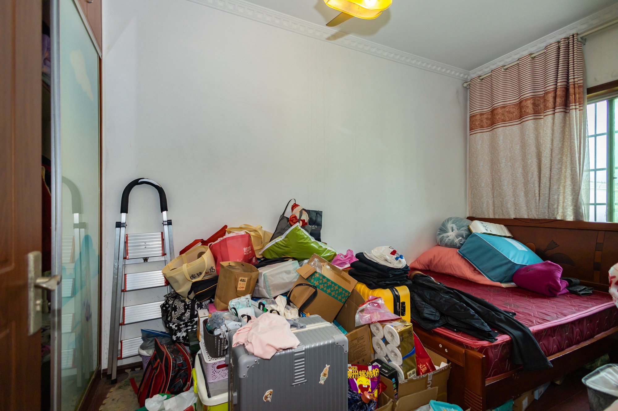 中南汽车世界 3室2厅1卫 31.0万 中南汽车世界 3室2厅1卫 31.0万卧室