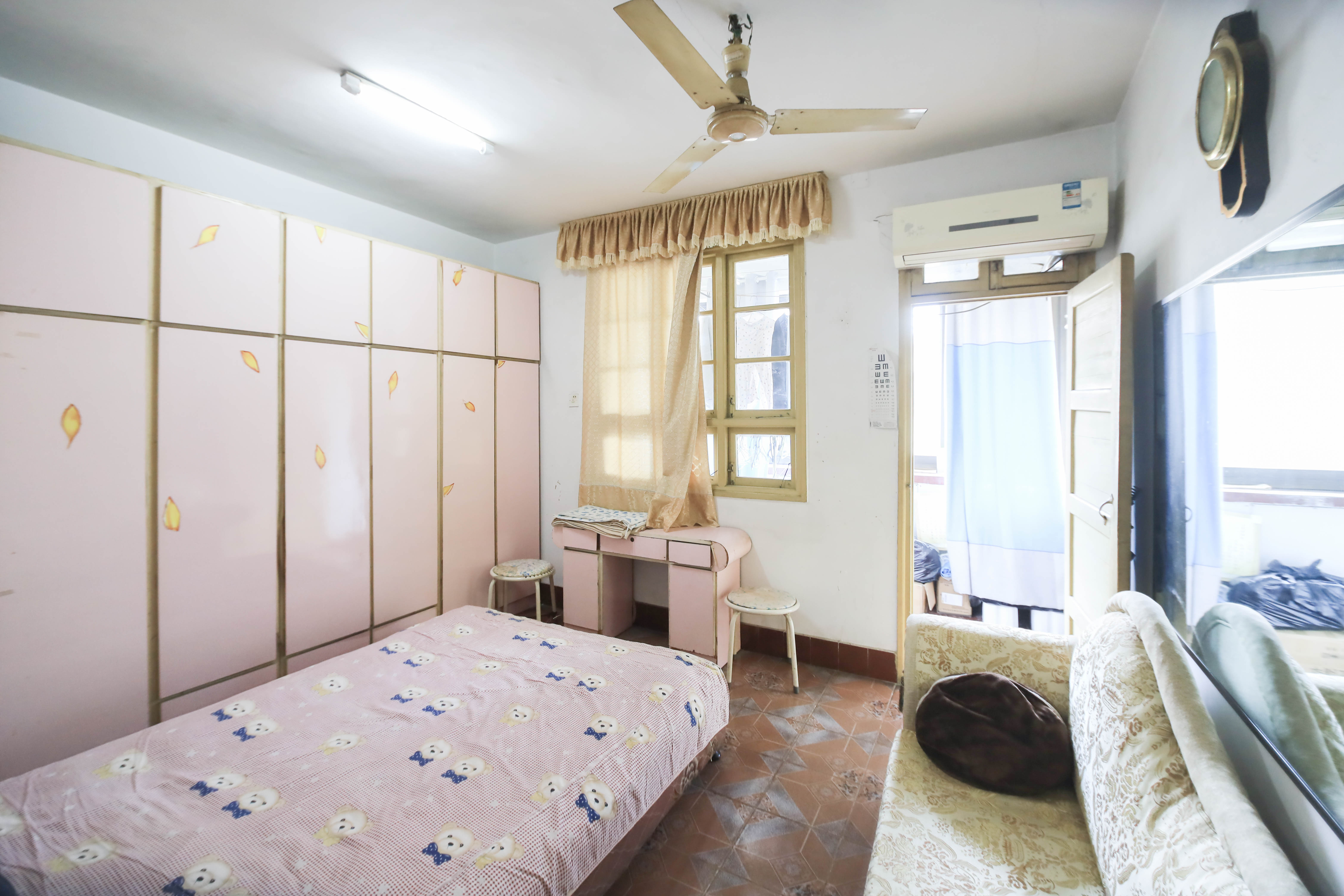 公交园小区（公交新村）  2室1厅1卫   28.00万卧室