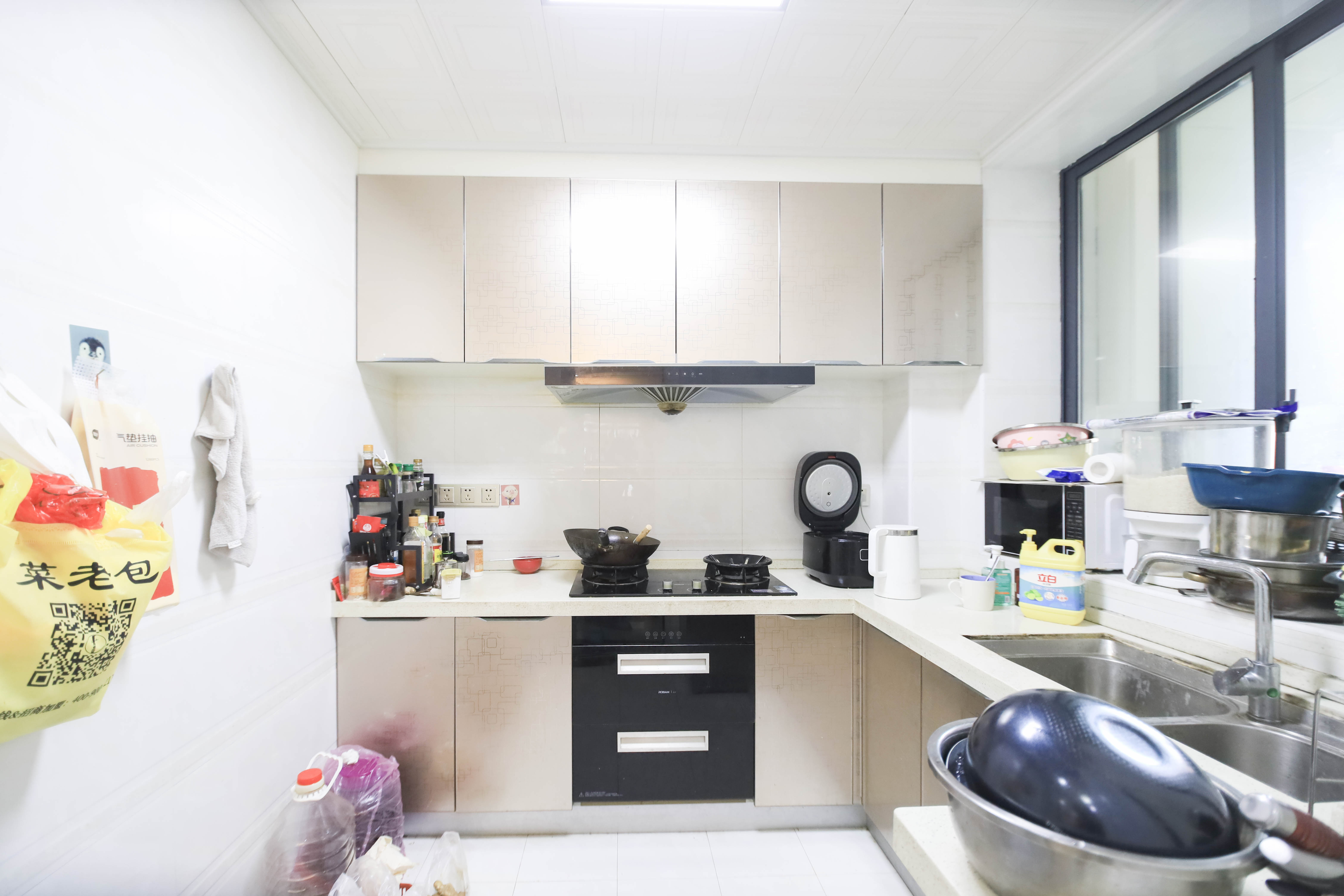 新城新世界一二三期  3室2厅2卫    125.0万 新城新世界一二三期  3室2厅2卫    125.0万厨房