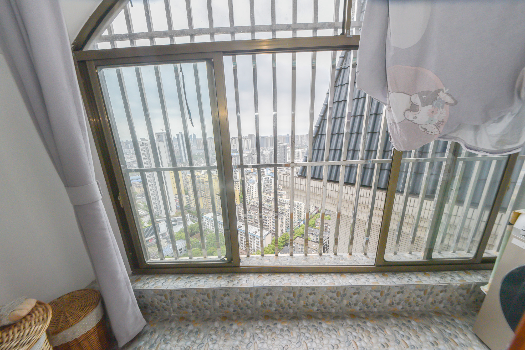 城南郡  4室2厅2卫   159.50万阳台
