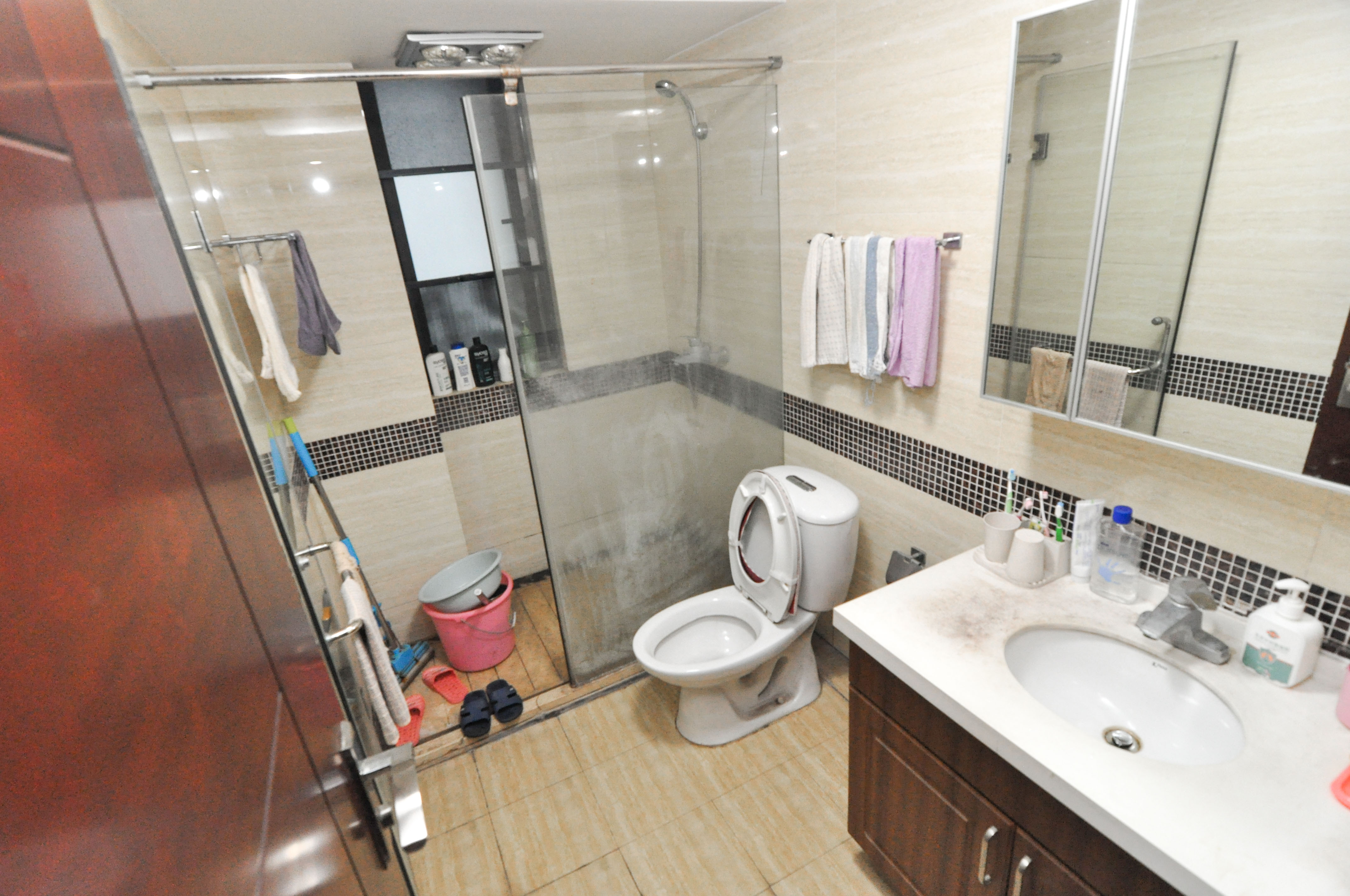 达美D6区  4室2厅2卫   178.00万卫生间