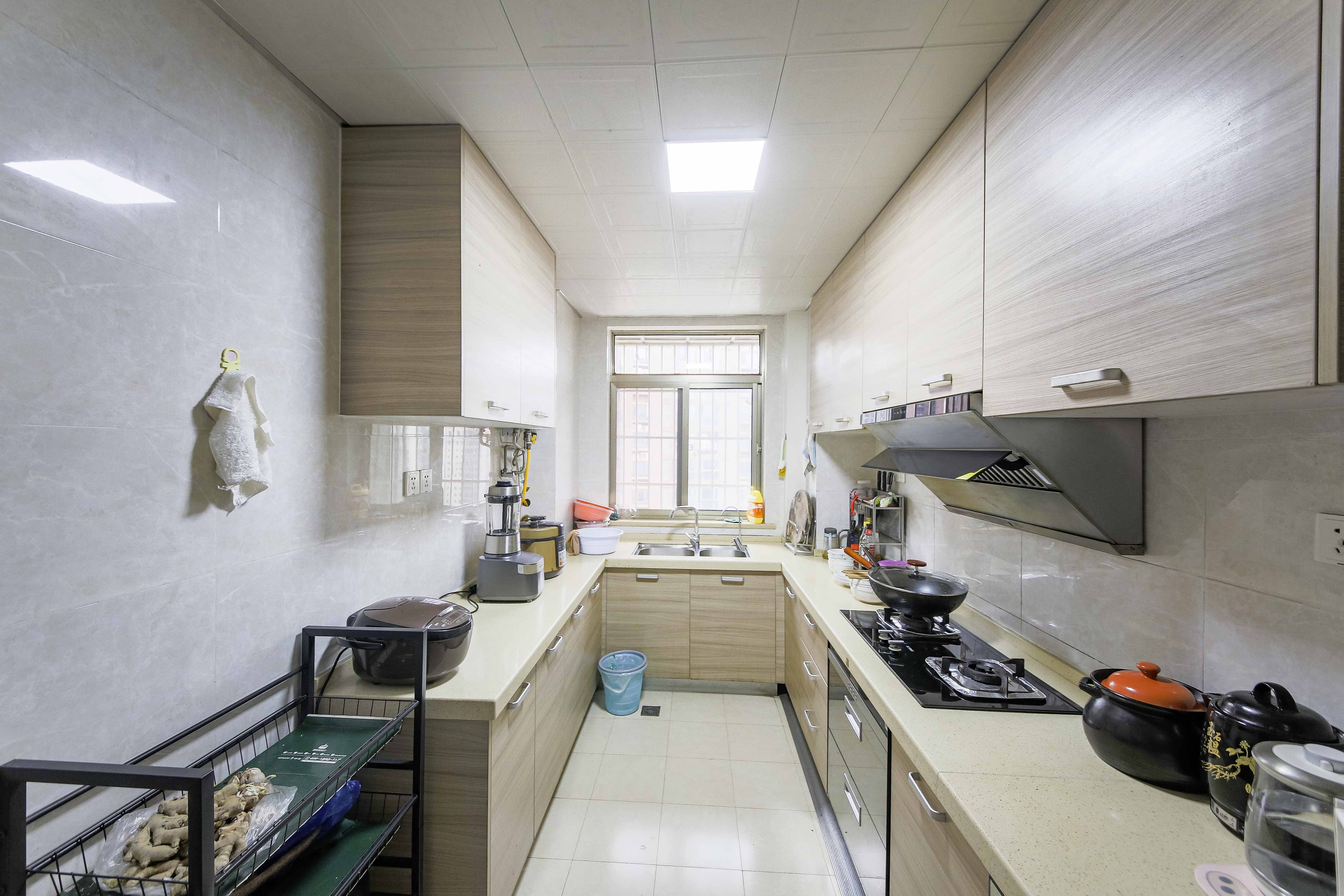 富兴嘉城(富兴汇中央)  4室2厅2卫    149.8万 富兴嘉城(富兴汇中央)  4室2厅2卫    149.8万厨房