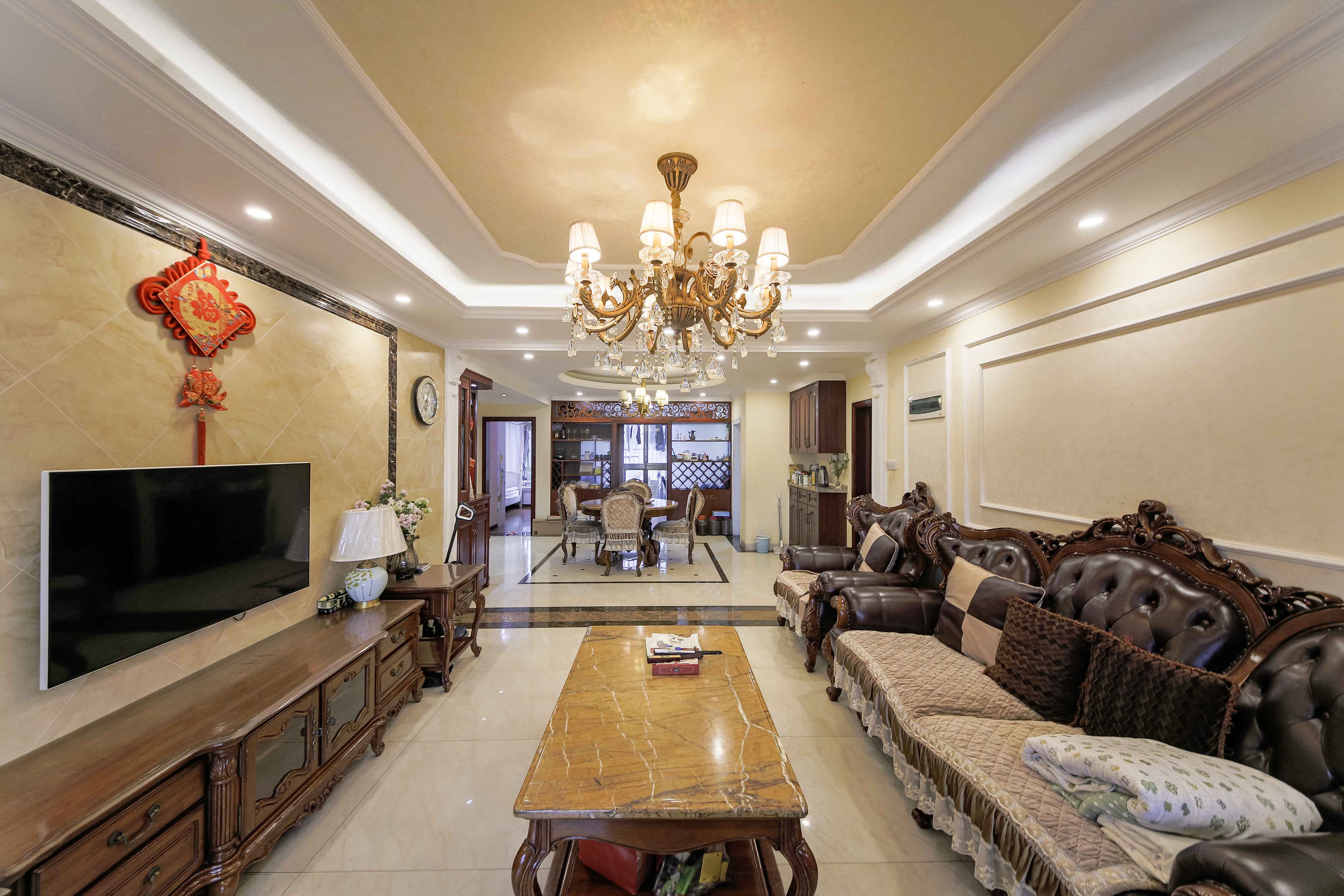 富兴嘉城（富兴汇中央）  4室2厅2卫    149.8万客厅