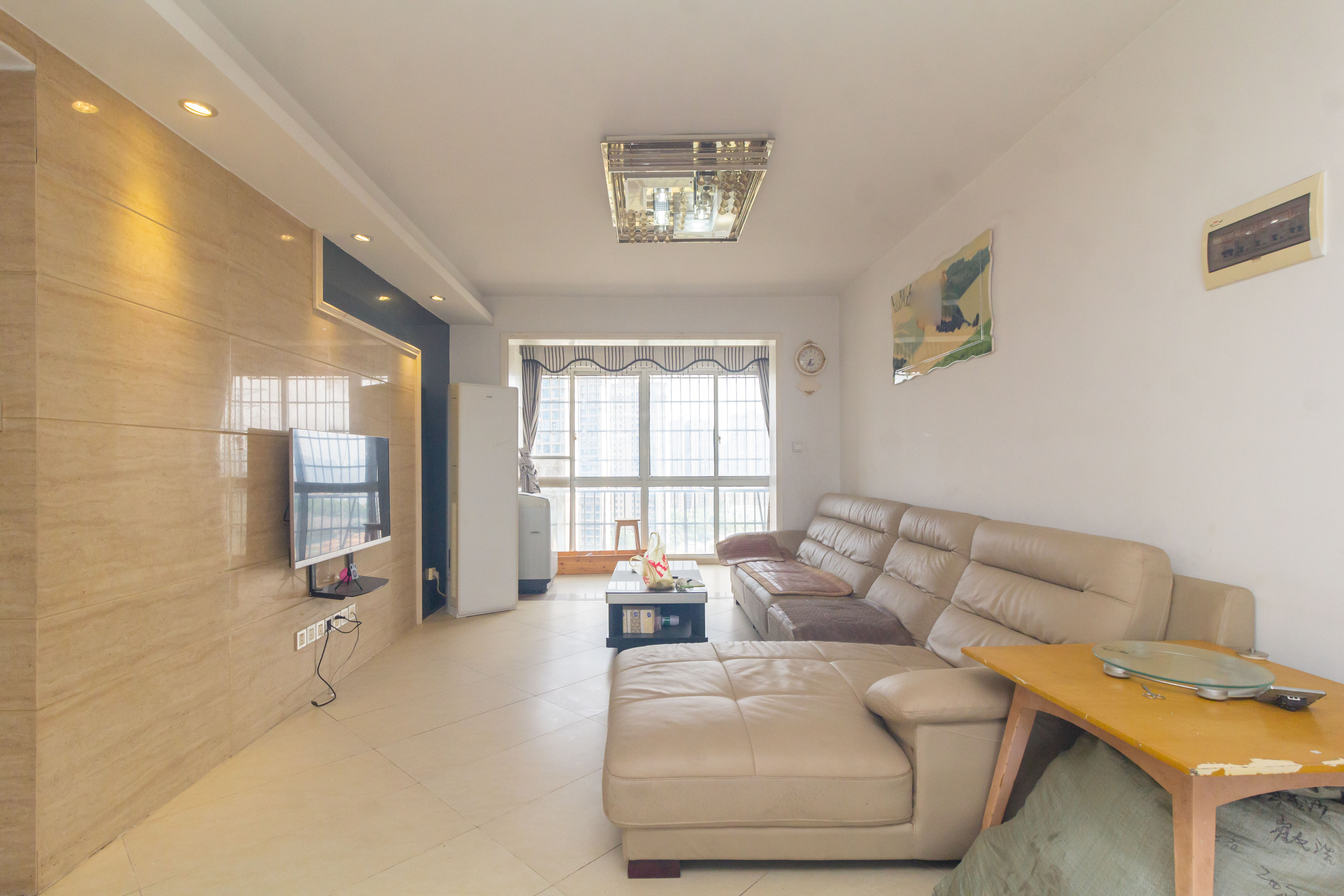 东业苹果社区 2室2厅1卫 58.0万 东业苹果社区 2室2厅1卫 58.0万客厅