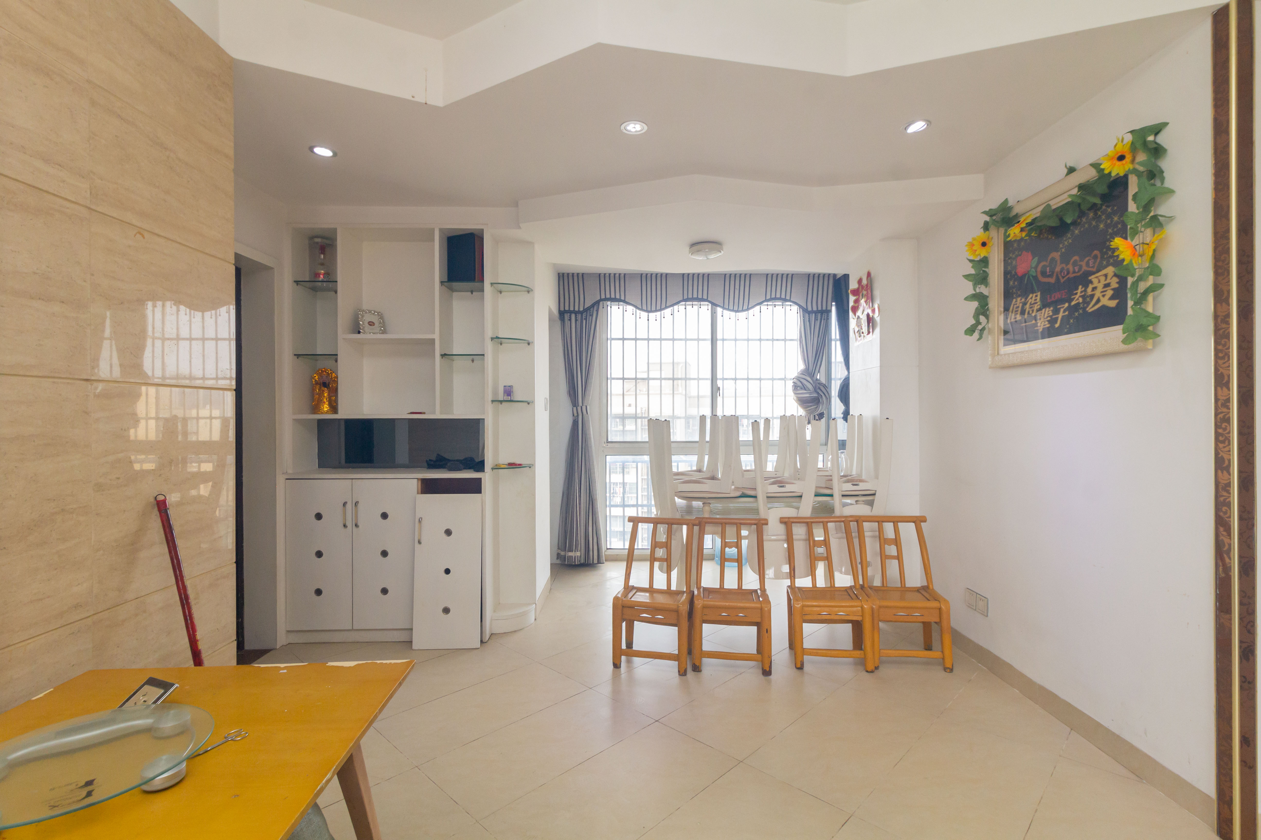 东业苹果社区 2室2厅1卫 58.0万 东业苹果社区 2室2厅1卫 58.0万客厅