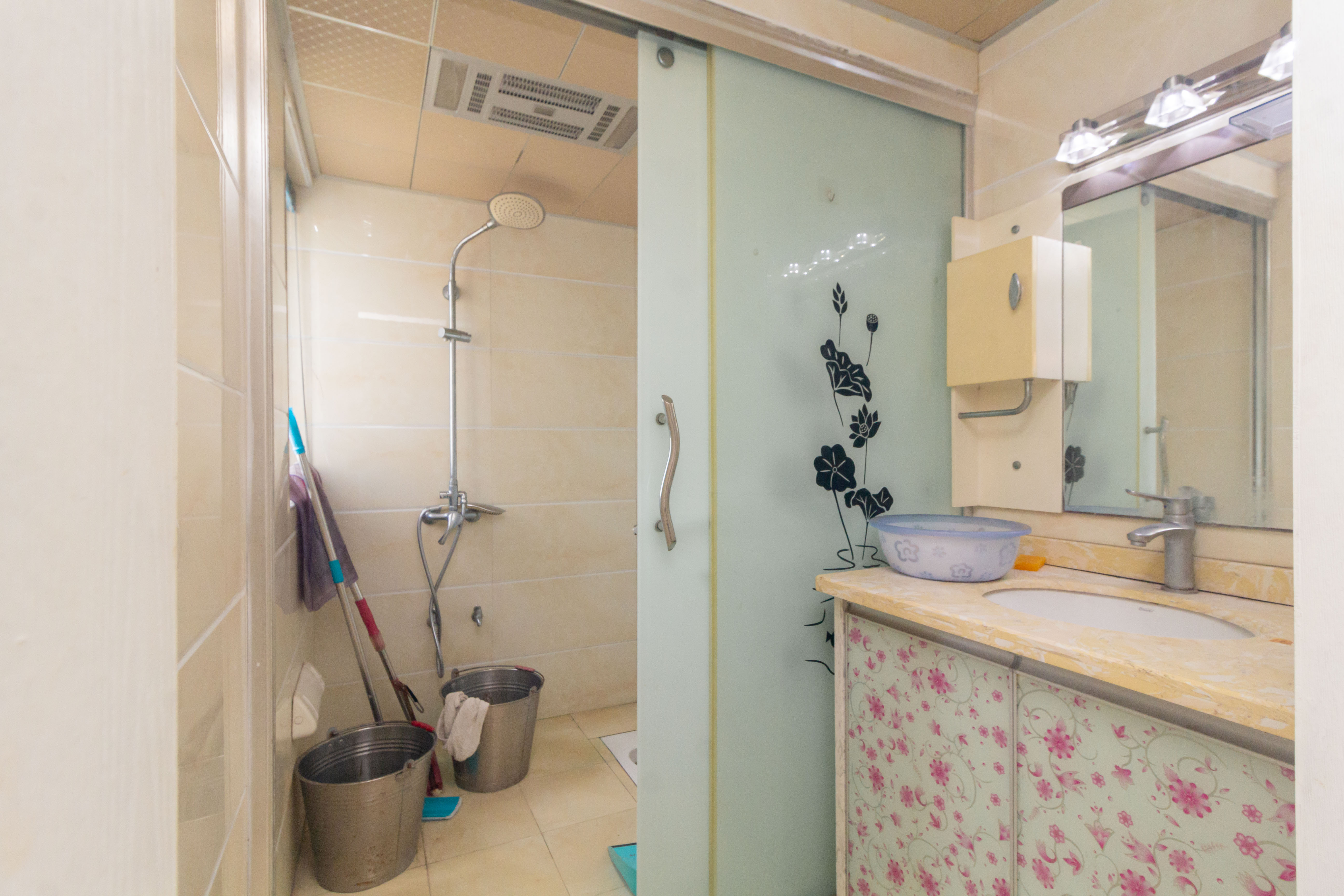 东业苹果社区 2室2厅1卫 58.0万 东业苹果社区 2室2厅1卫 58.0万卫生间