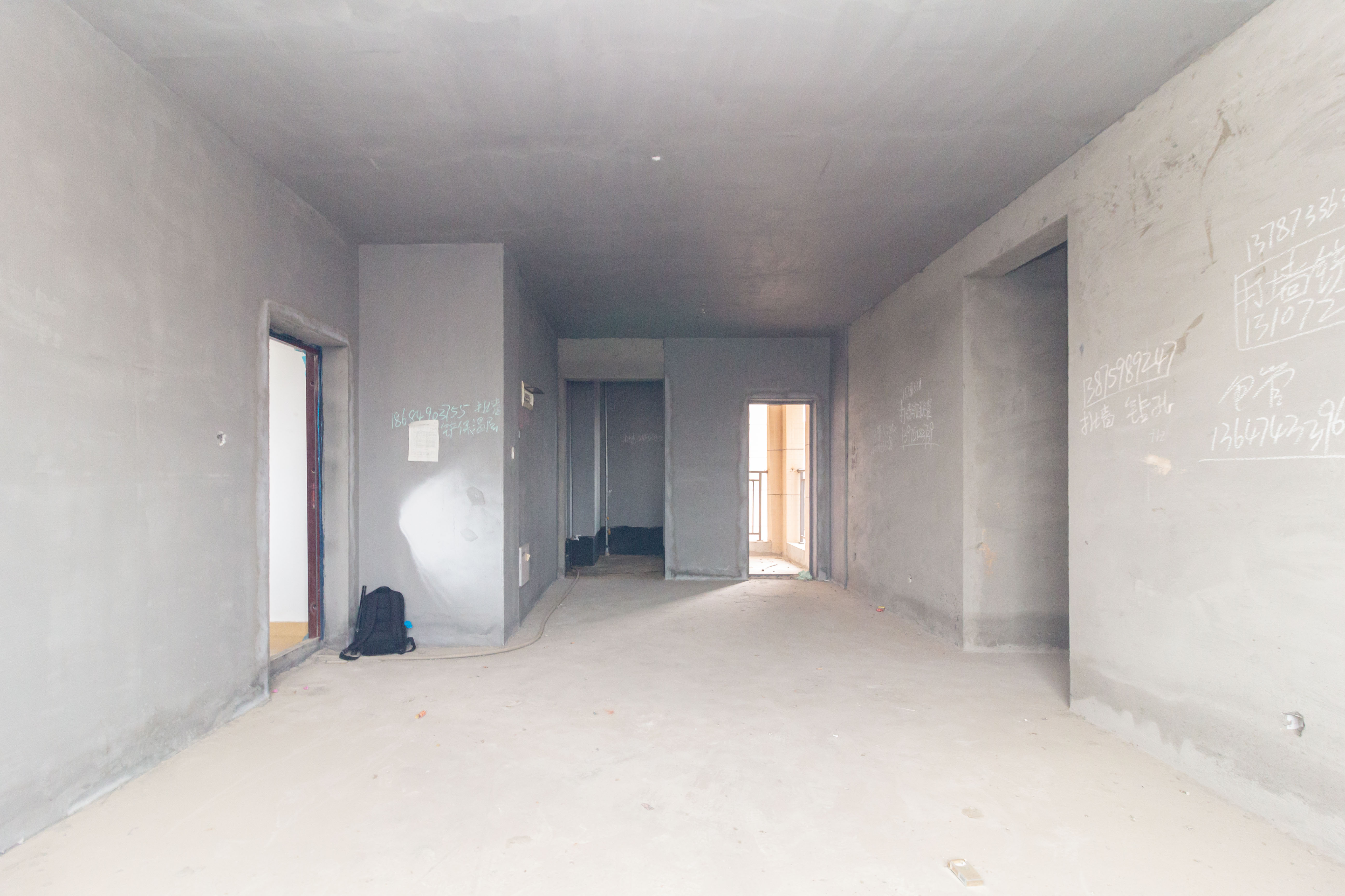 湘预家园  3室2厅2卫    74.99万 湘预家园  3室2厅2卫    74.99万客厅