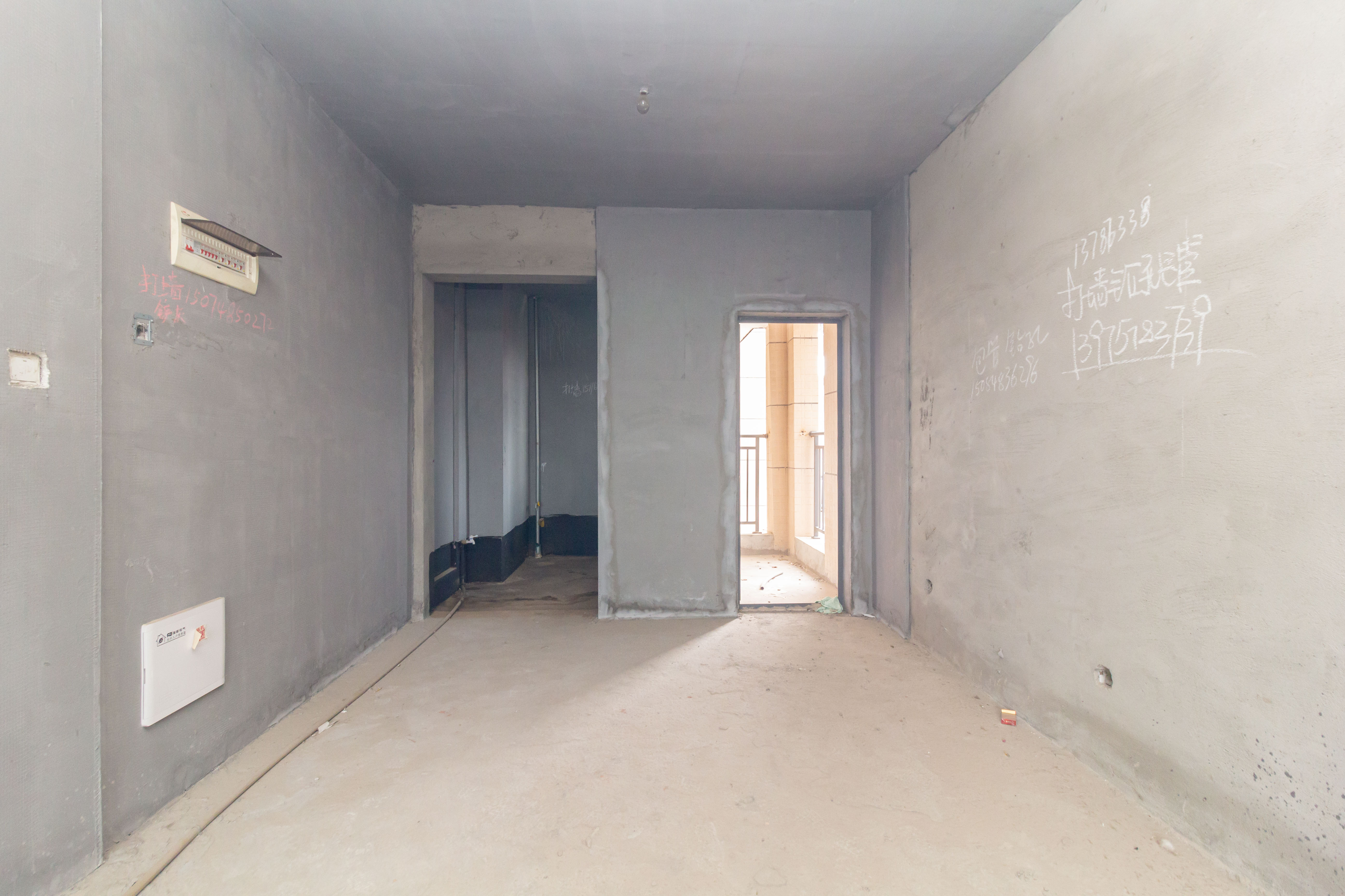 湘预家园  3室2厅2卫    74.99万 湘预家园  3室2厅2卫    74.99万客厅