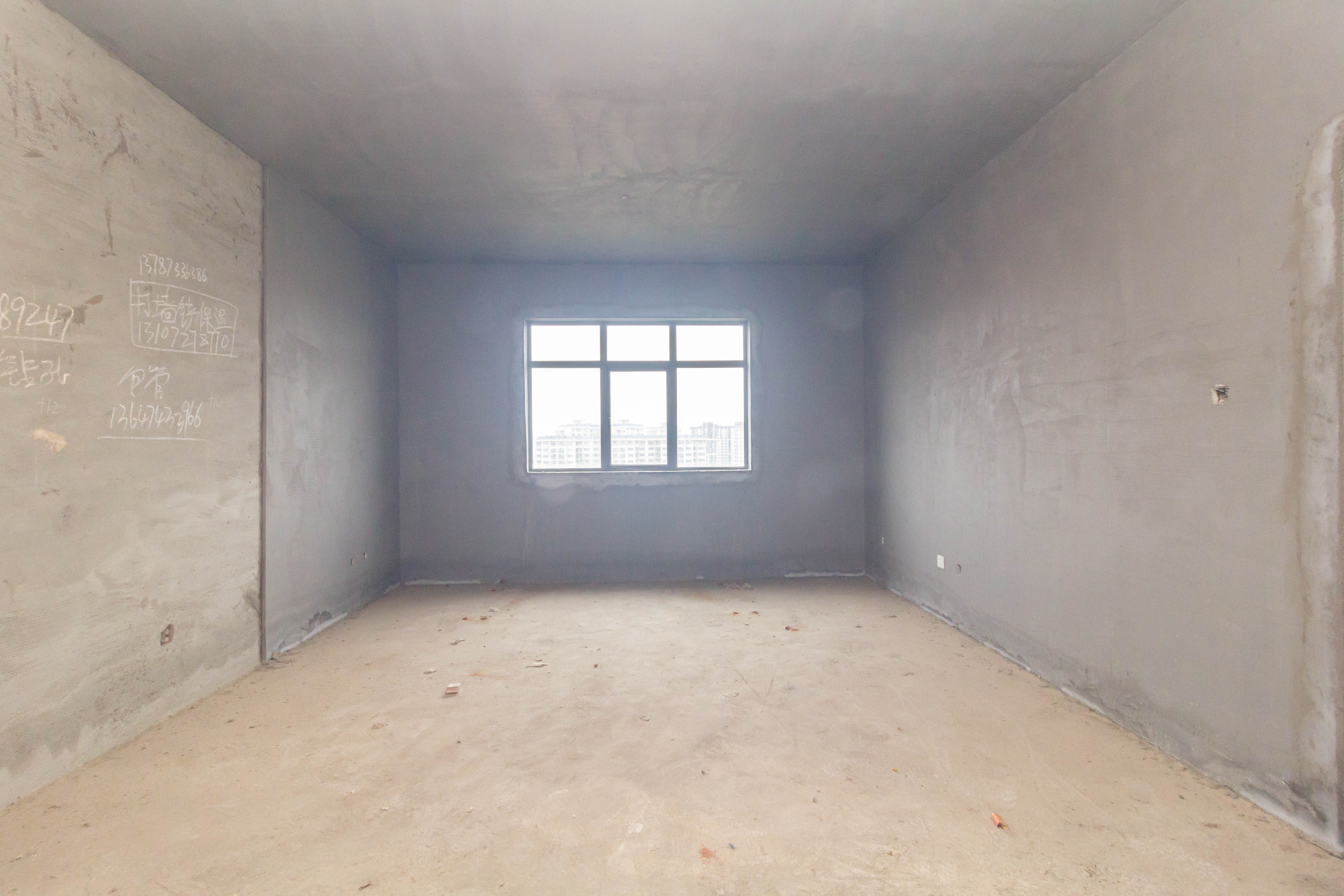 湘预家园  3室2厅2卫    74.99万 湘预家园  3室2厅2卫    74.99万客厅