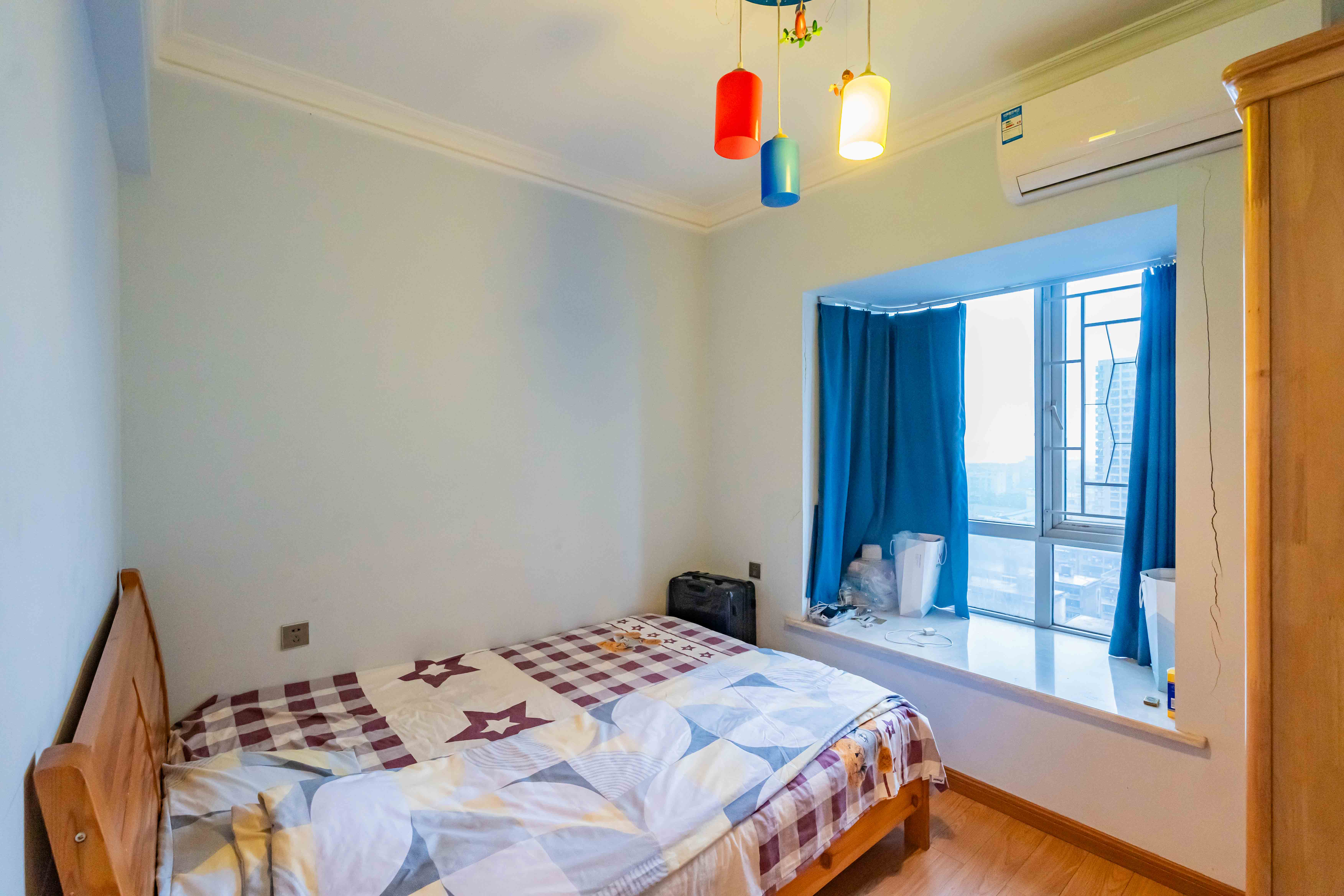 凯乐国际城  2室2厅1卫    90.0万 凯乐国际城  2室2厅1卫    90.0万卧室