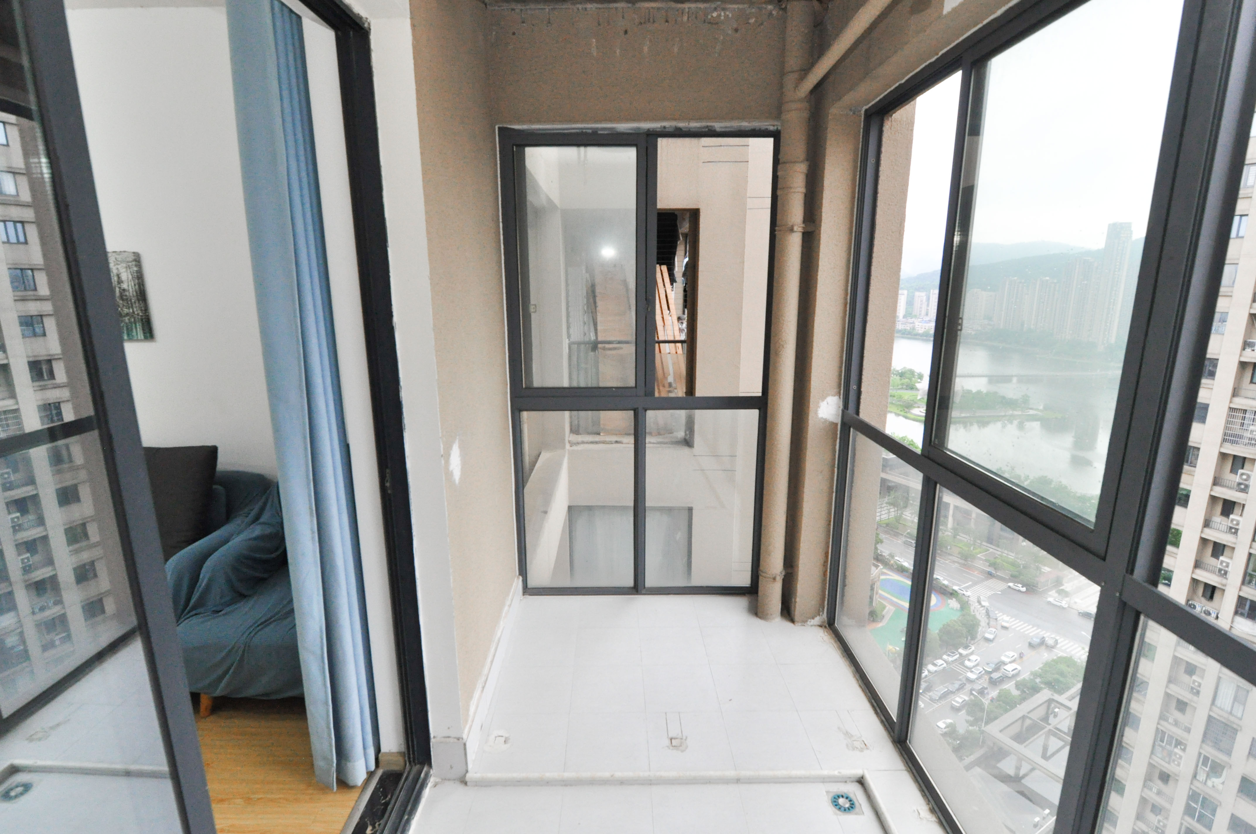 中建梅溪湖中心  3室2厅1卫   155.00万卧室