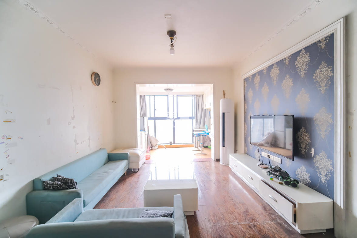 花样年华  3室2厅1卫    75.0万 花样年华  3室2厅1卫    75.0万客厅