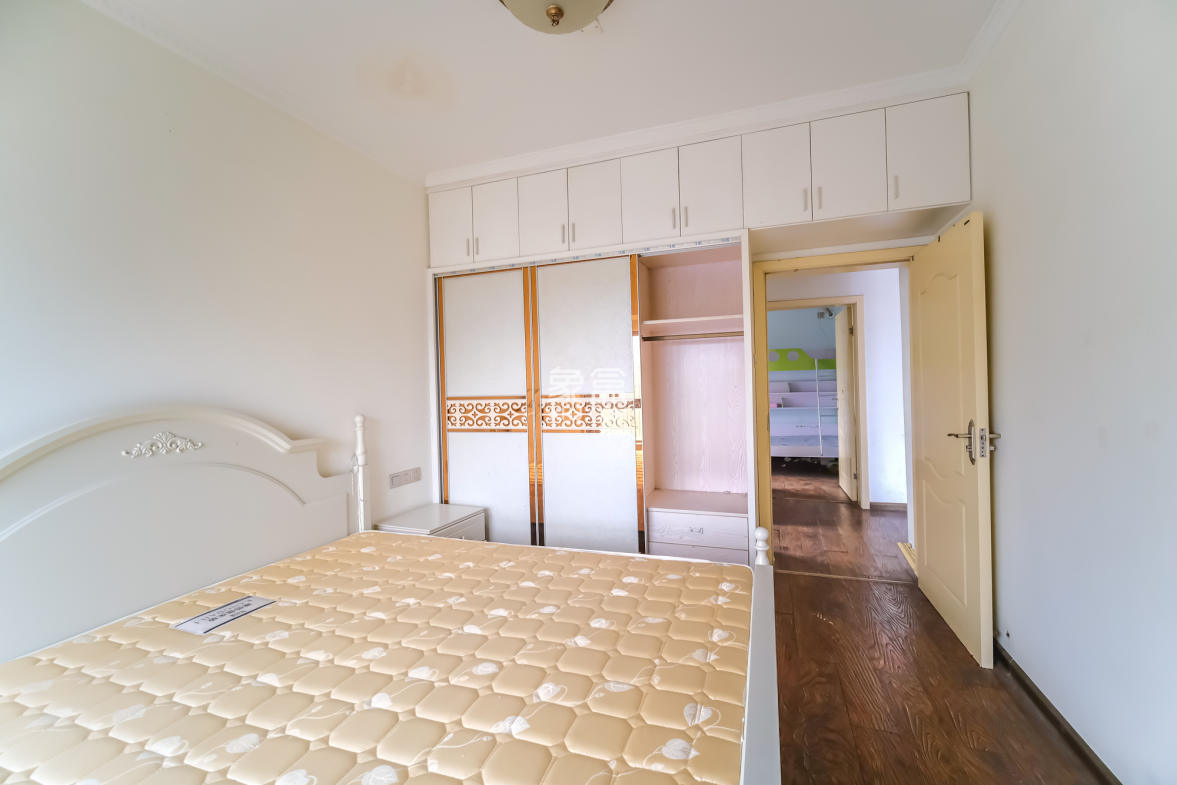 花样年华  3室2厅1卫    75.0万 花样年华  3室2厅1卫    75.0万卧室