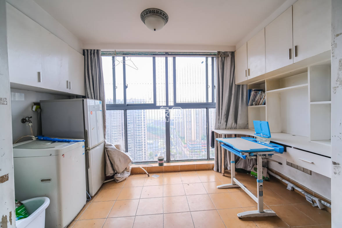 花样年华  3室2厅1卫    75.0万 花样年华  3室2厅1卫    75.0万阳台