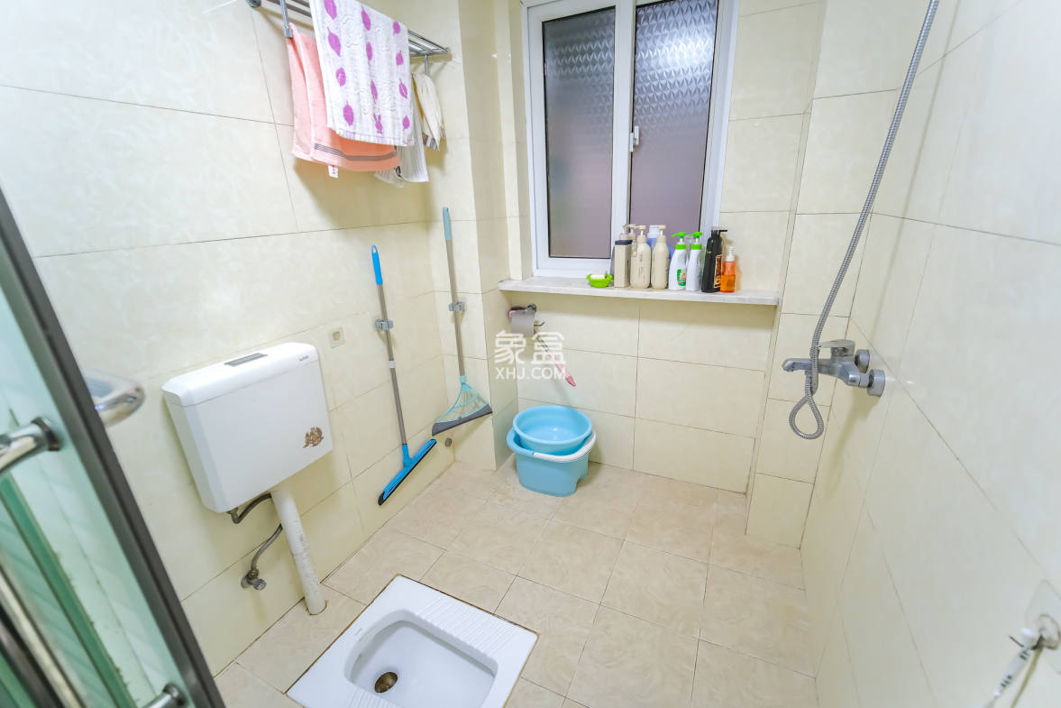 山水湾 3室2厅2卫 85.0万 山水湾 3室2厅2卫 85.0万卫生间