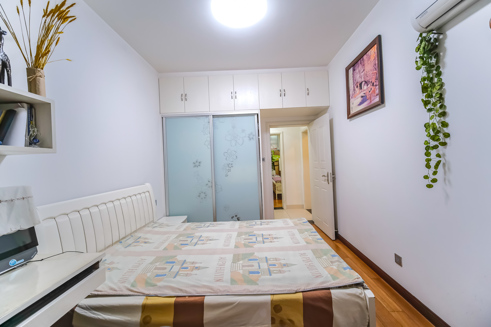 山水湾 3室2厅2卫 85.0万 山水湾 3室2厅2卫 85.0万卧室