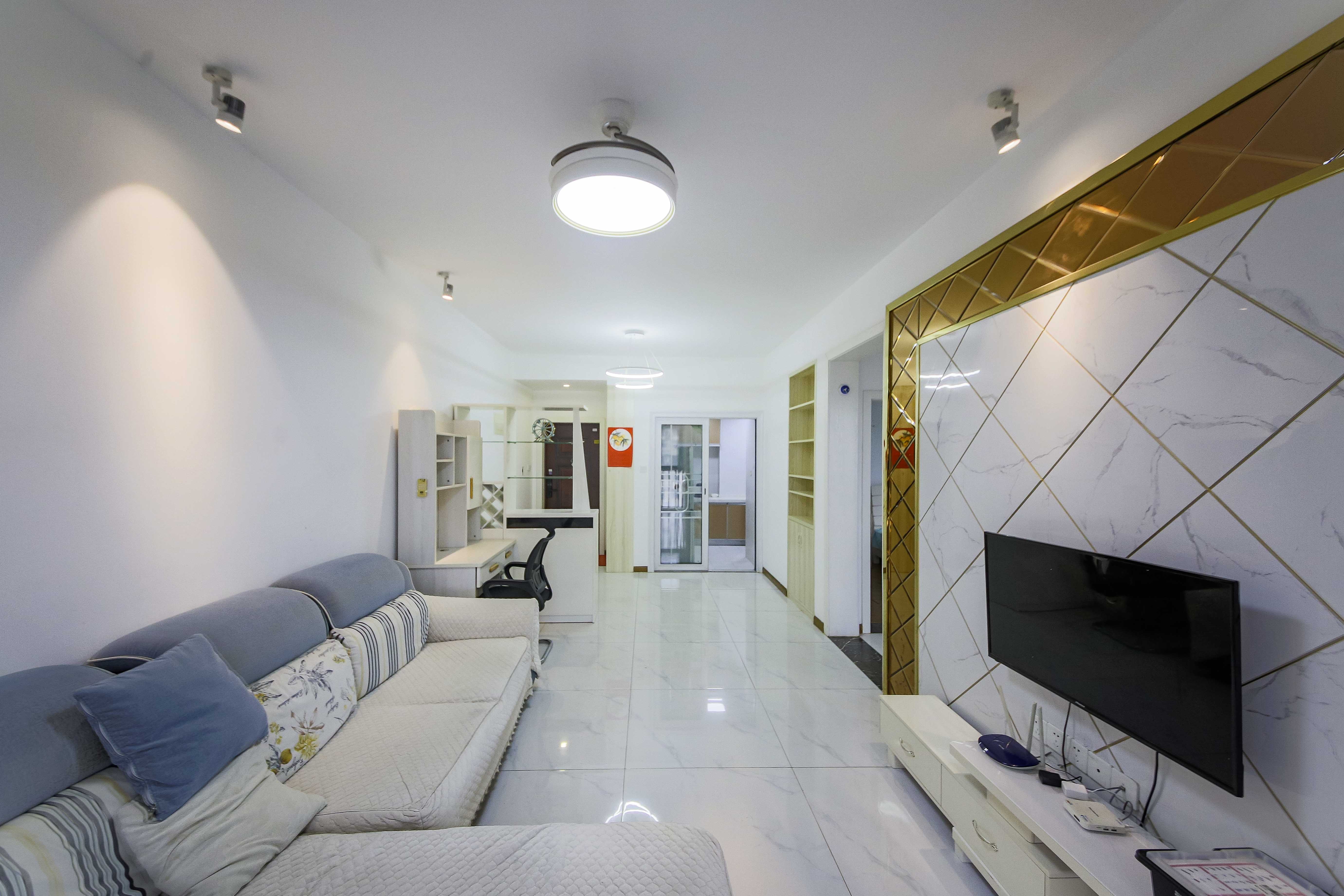 中建信和城 2室2厅1卫 95.0万 中建信和城 2室2厅1卫 95.0万客厅