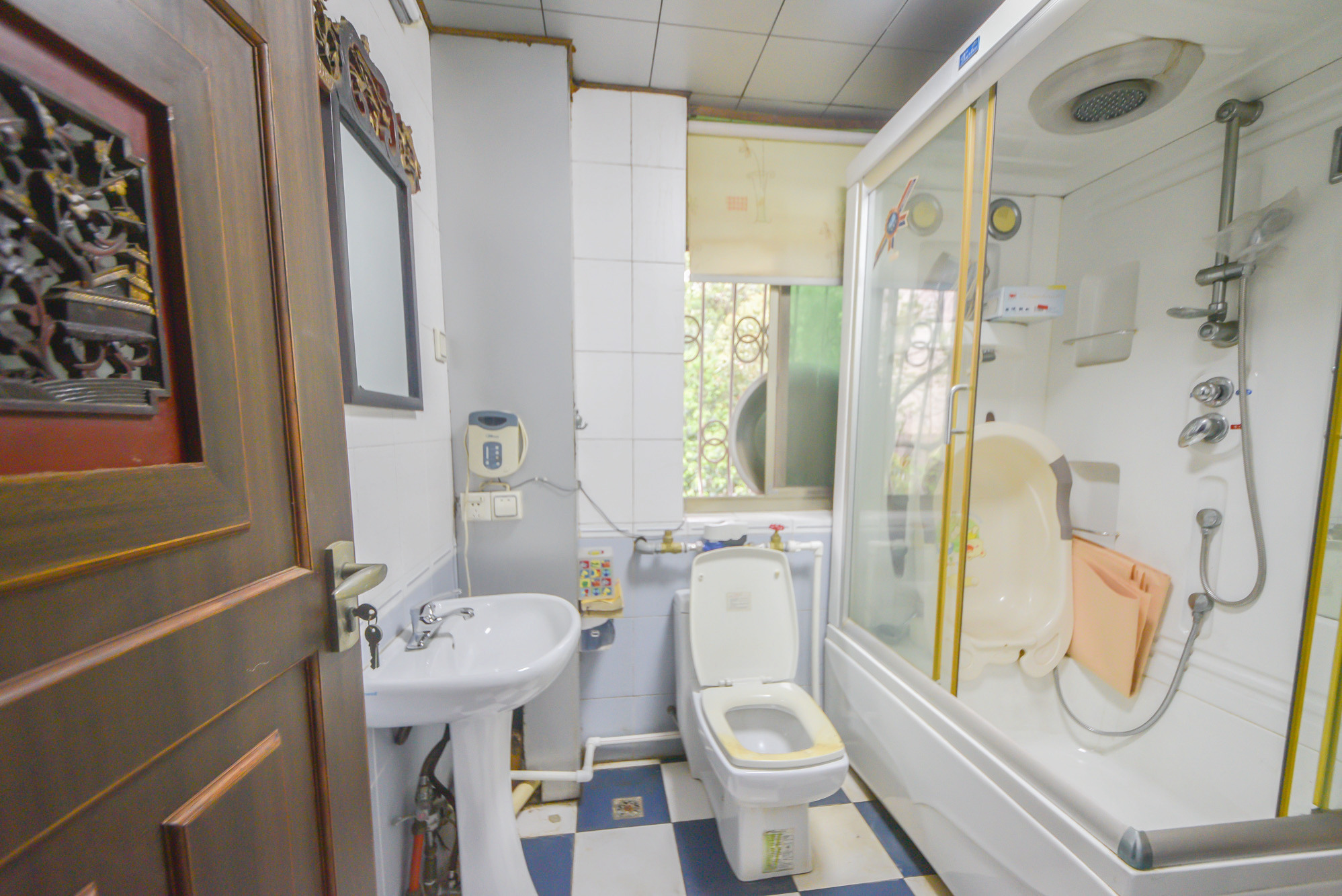 新华园 4室2厅2卫 85.0万 新华园 4室2厅2卫 85.0万卫生间