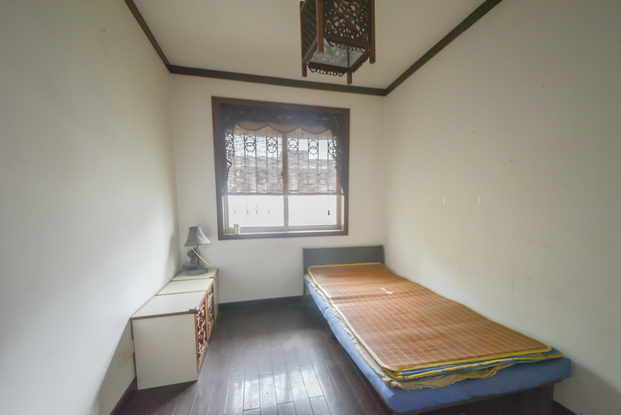 新华园 4室2厅2卫 85.0万 新华园 4室2厅2卫 85.0万卧室