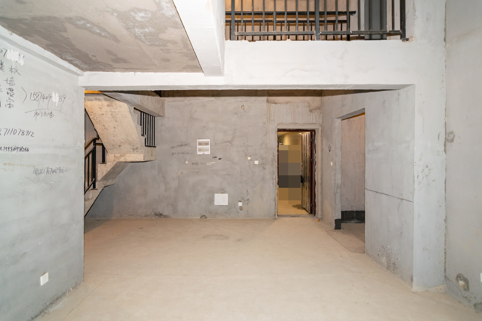 澳海谷山府  6室2厅2卫   128.00万客厅