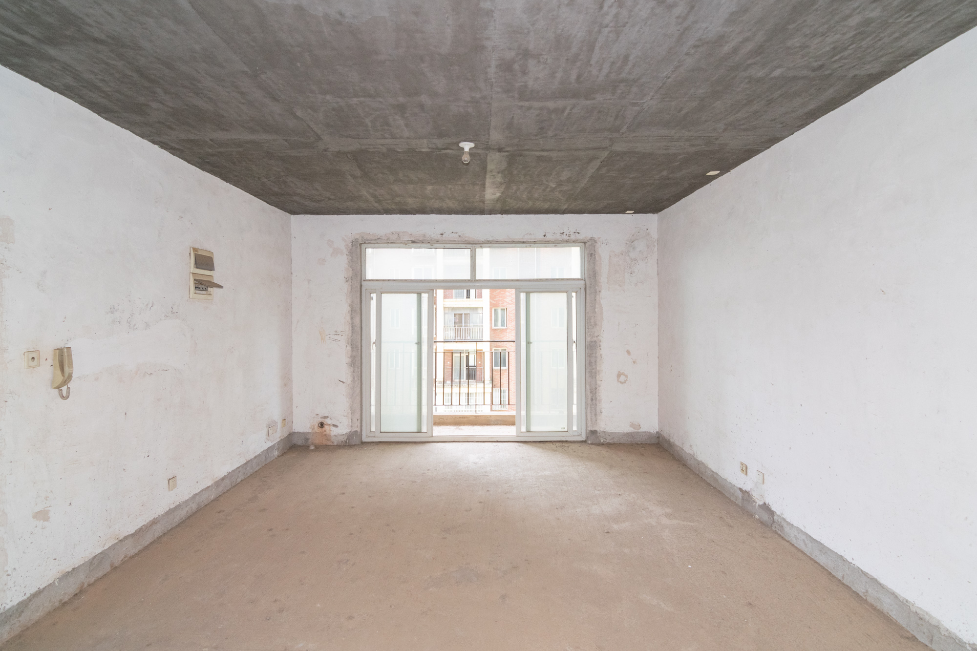 普瑞斯堡 6室2厅3卫 130.0万 普瑞斯堡 6室2厅3卫 130.0万客厅