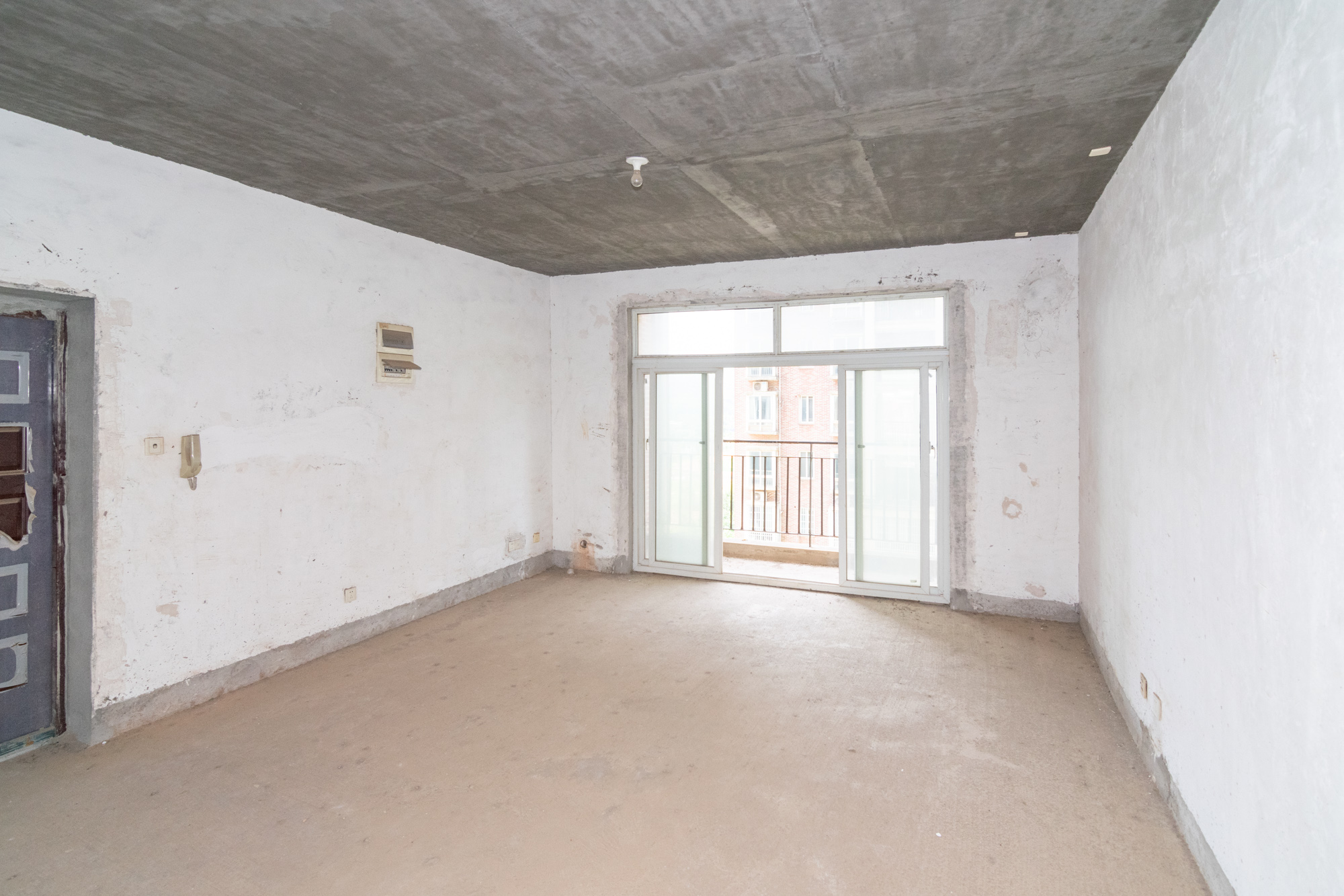 普瑞斯堡 6室2厅3卫 130.0万 普瑞斯堡 6室2厅3卫 130.0万客厅