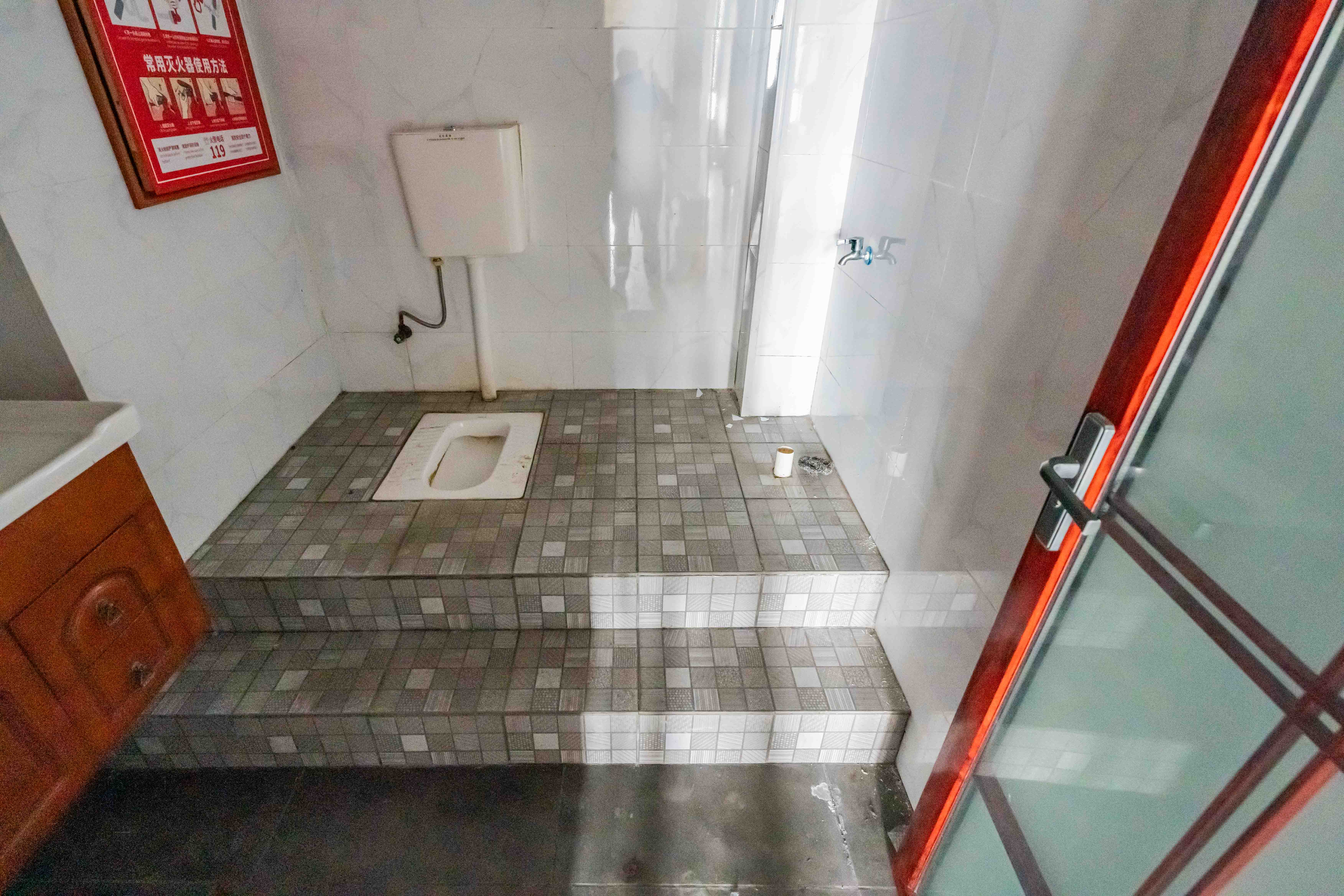 威尔士春天  10室3厅4卫   2900.00万卫生间