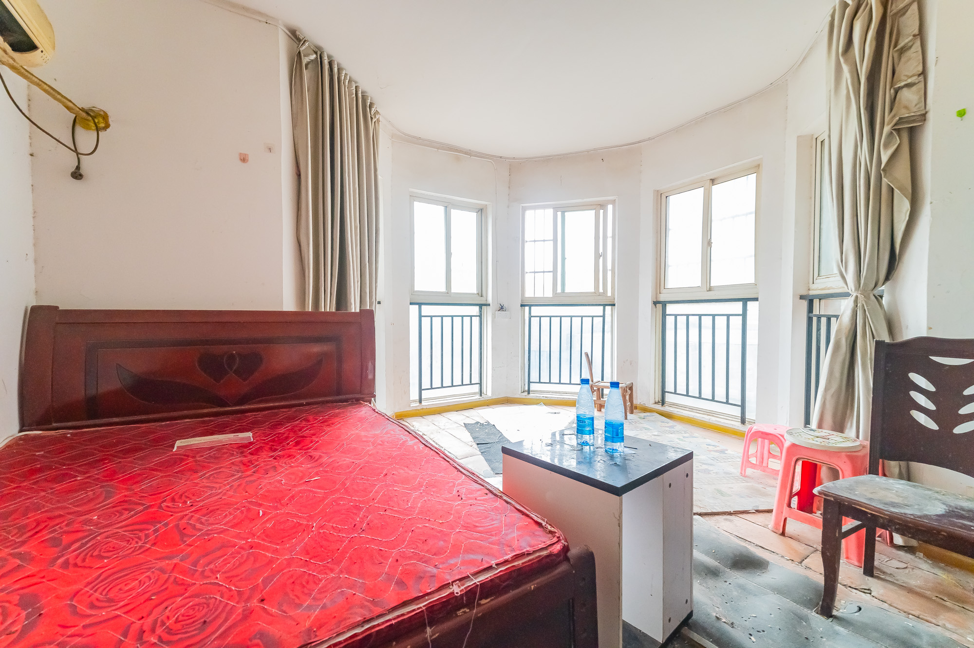 幸福洋房 3室2厅1卫 61.0万 幸福洋房 3室2厅1卫 61.0万卧室