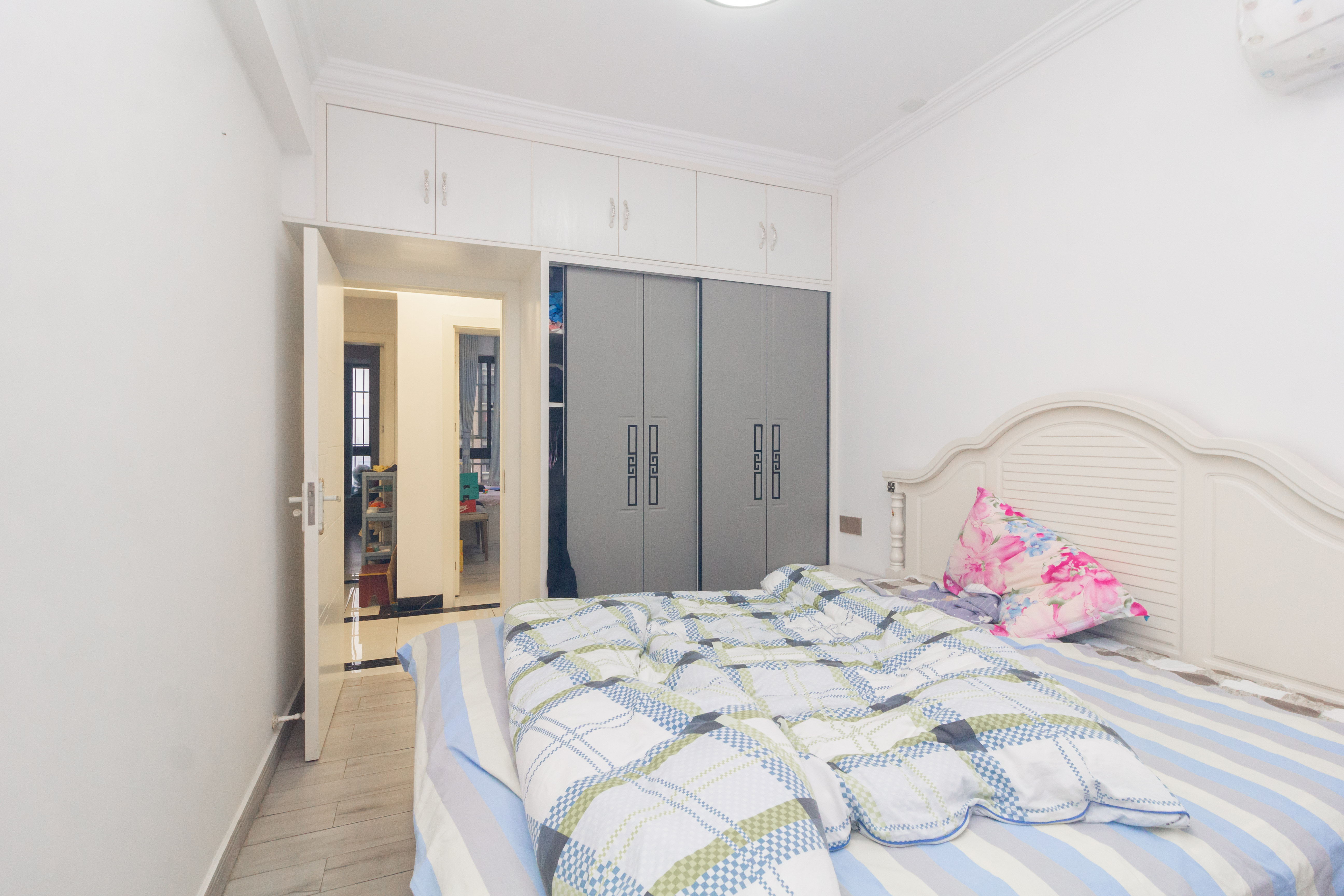 康桥长郡 4室2厅1卫 89.8万 康桥长郡 4室2厅1卫 89.8万卧室