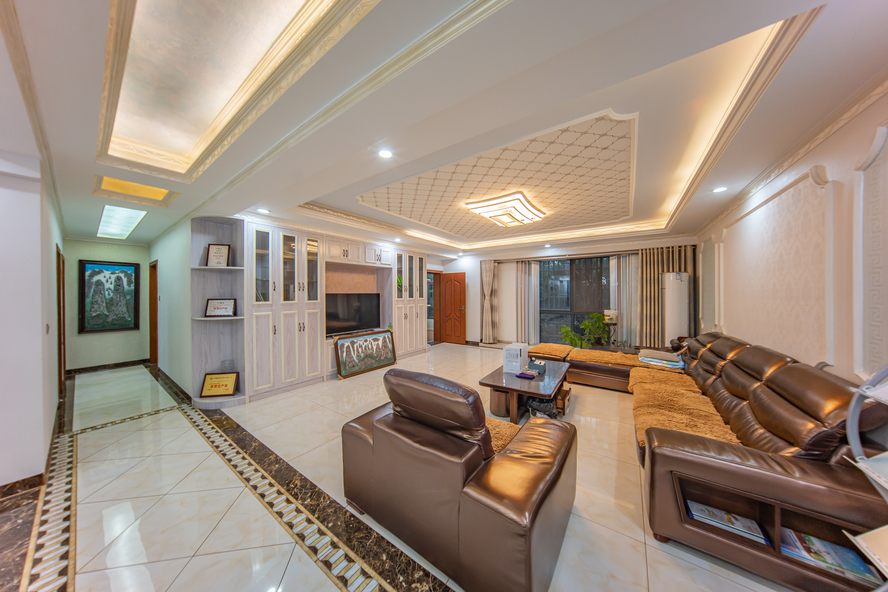 麓山慧苑  4室2厅2卫    79.0万 麓山慧苑  4室2厅2卫    79.0万客厅