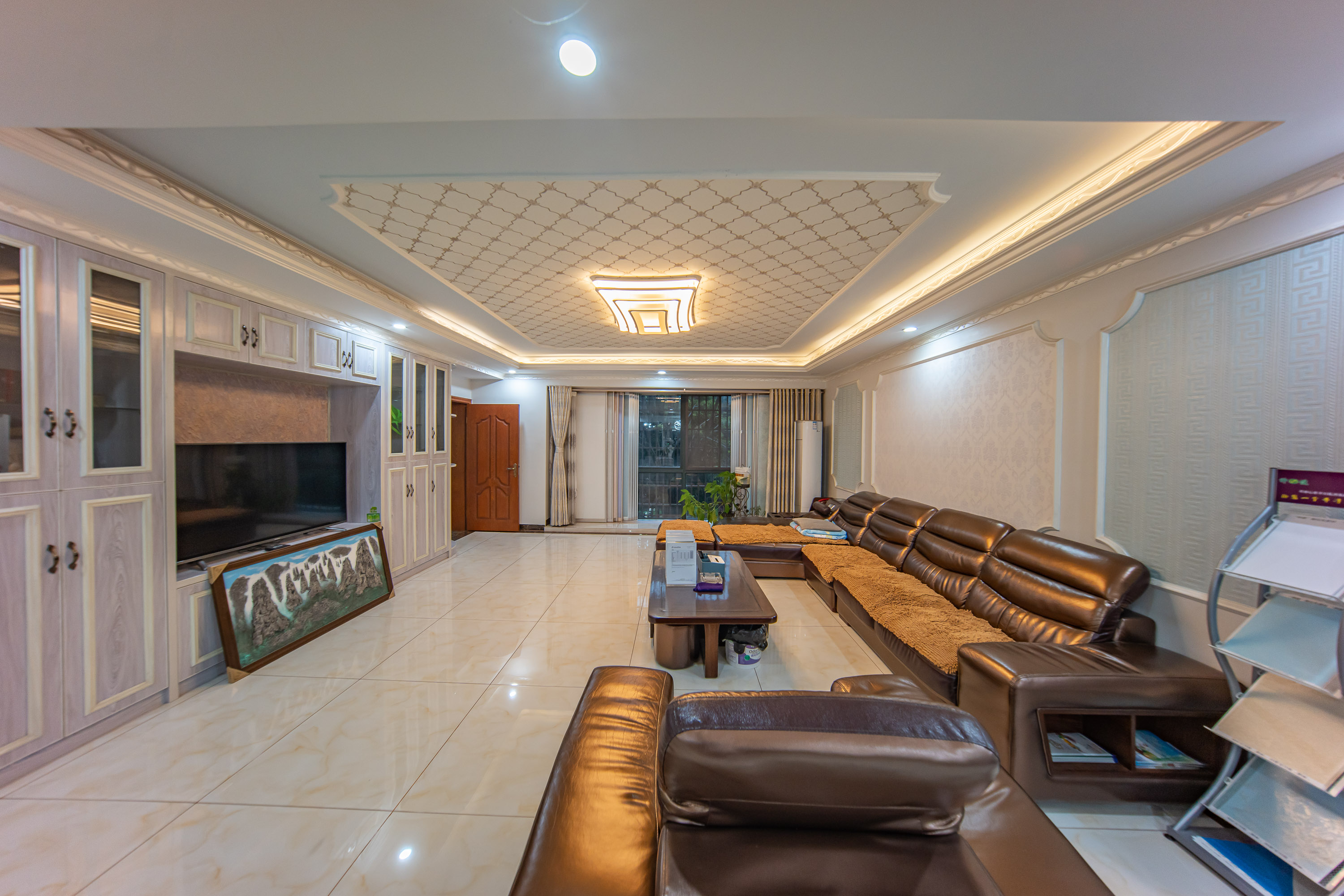 麓山慧苑  4室2厅2卫    79.0万 麓山慧苑  4室2厅2卫    79.0万客厅