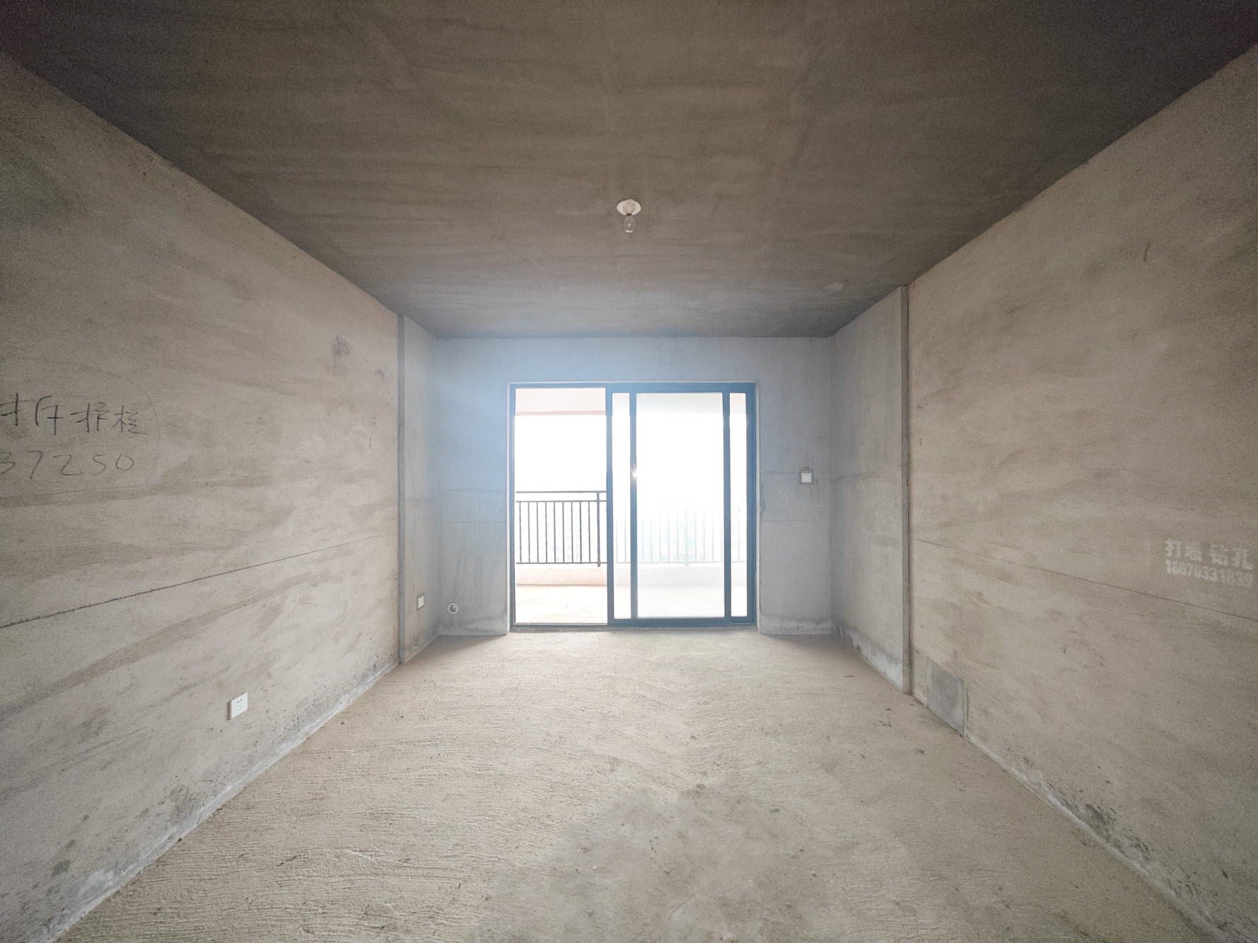 中建嘉和城  4室2厅2卫   107.00万客厅