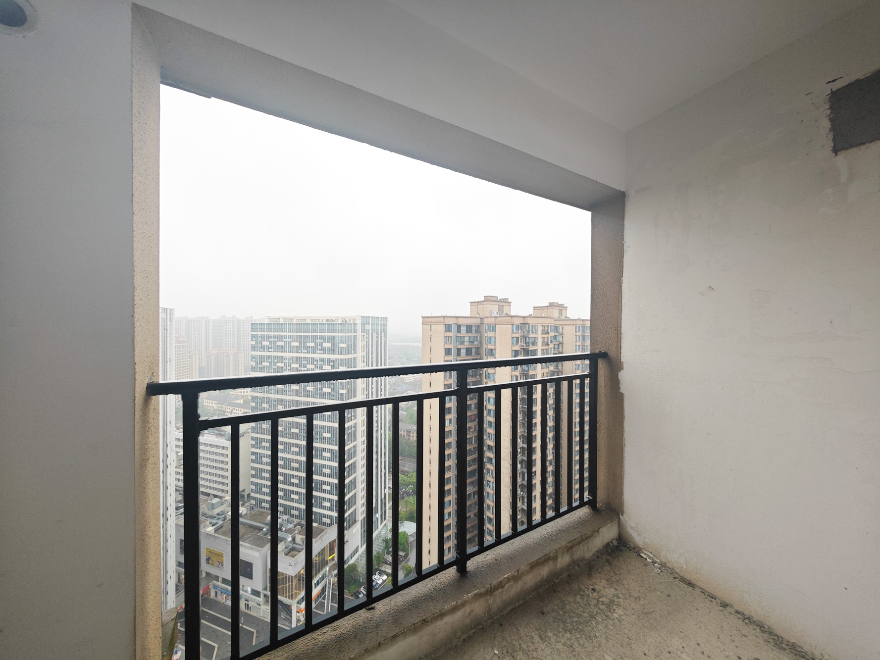 中建嘉和城  4室2厅2卫   107.00万阳台