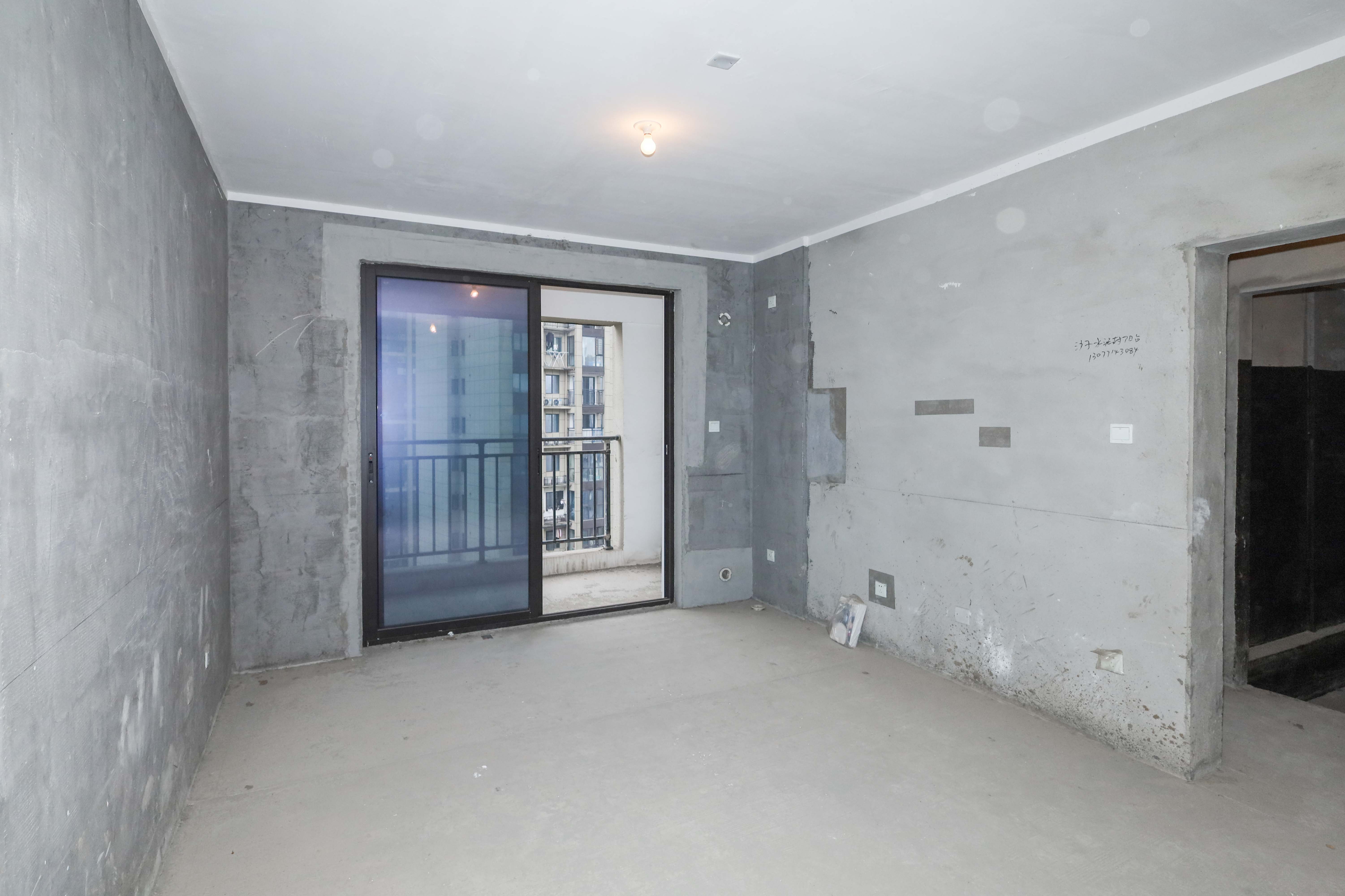 中国铁建梅溪青秀二期  3室2厅2卫   112.00万客厅