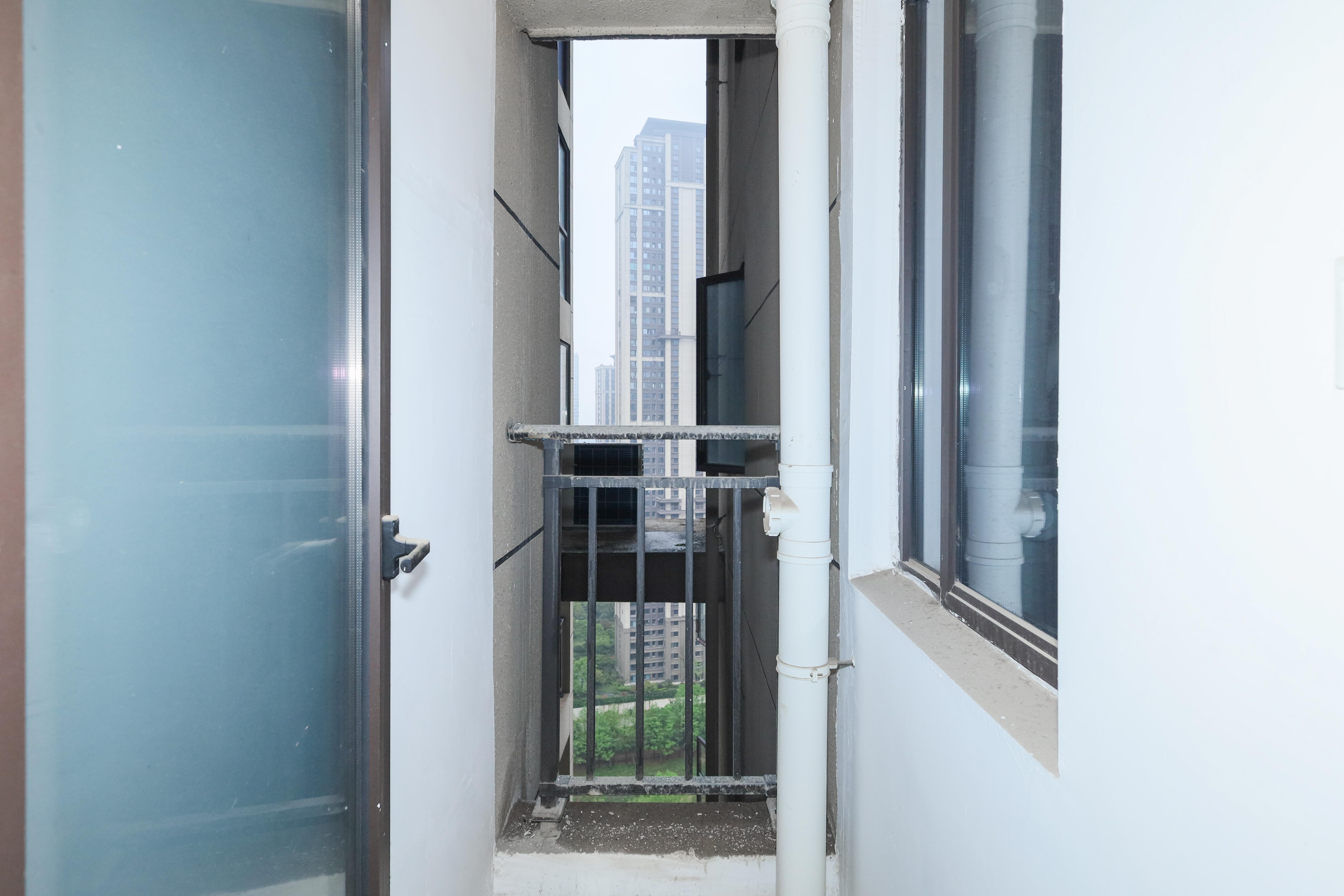 中国铁建梅溪青秀二期  3室2厅2卫   112.00万阳台