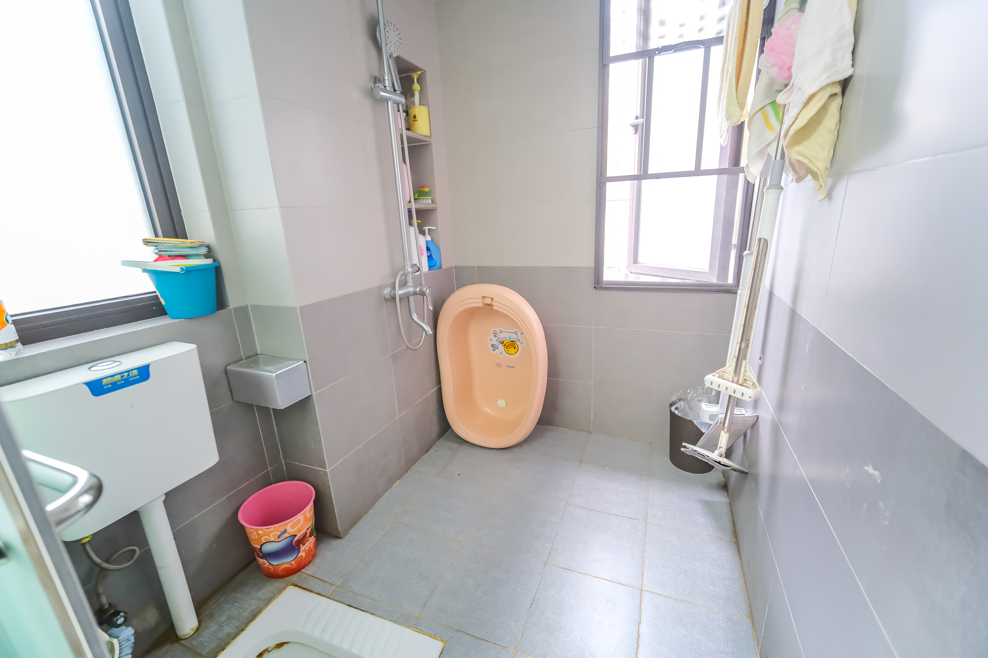 艾美潇湘 3室2厅1卫 98.8万 艾美潇湘 3室2厅1卫 98.8万卫生间