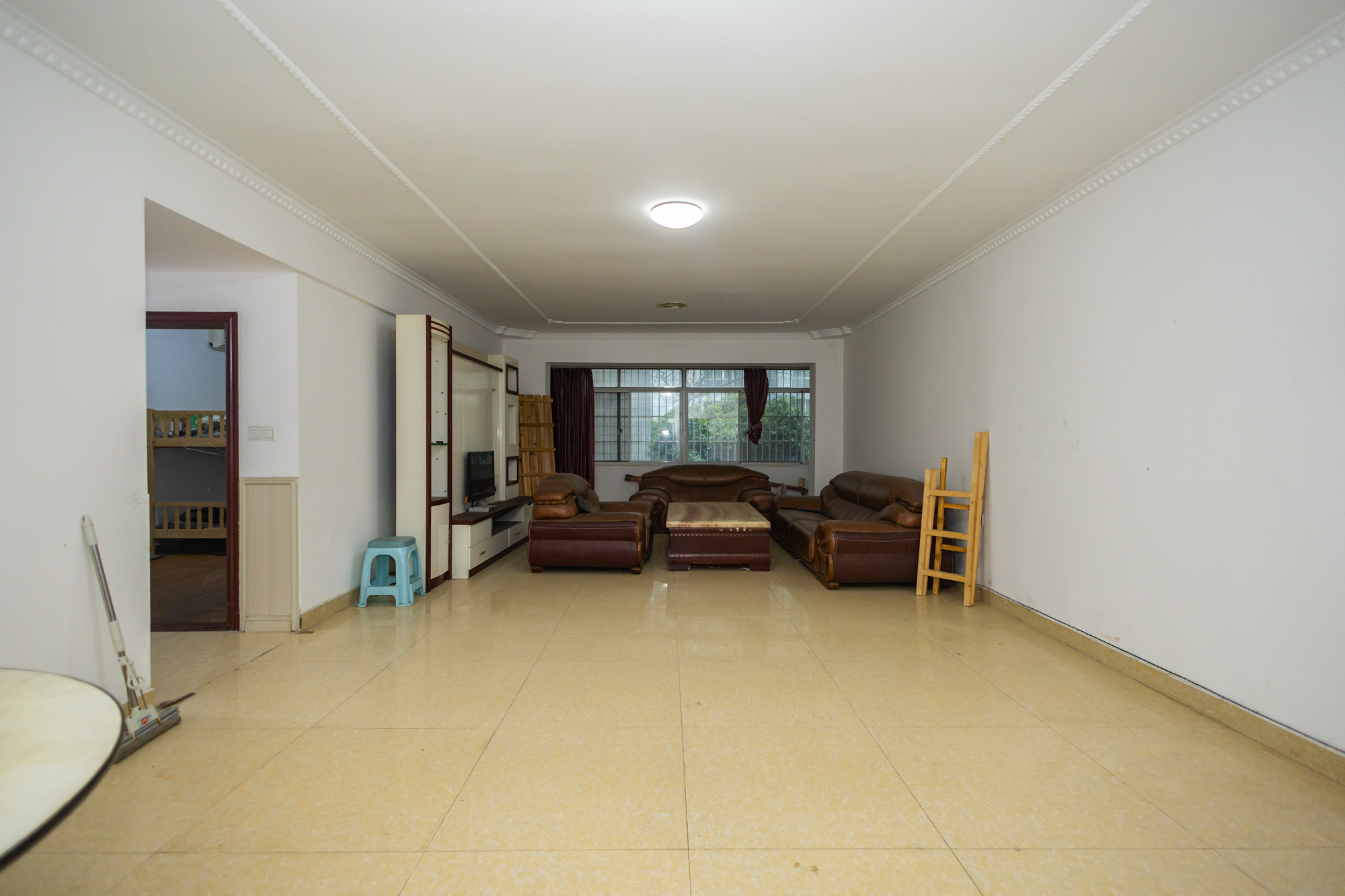 开源鑫苑 4室2厅2卫 76.0万 开源鑫苑 4室2厅2卫 76.0万客厅