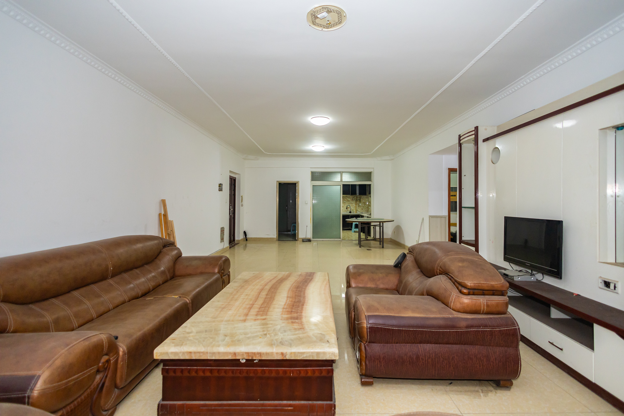 开源鑫苑 4室2厅2卫 76.0万 开源鑫苑 4室2厅2卫 76.0万客厅