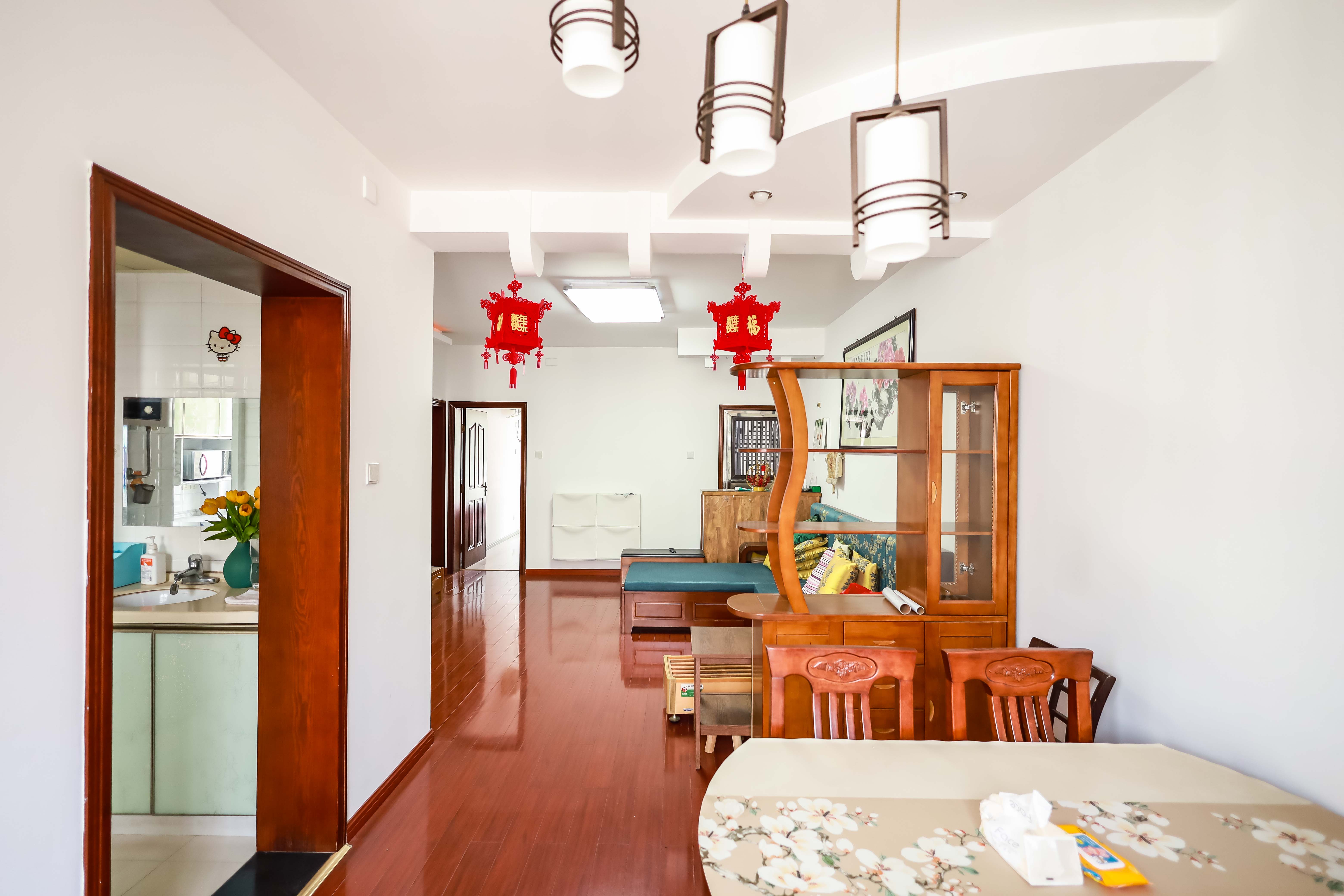 金峰小区南院  3室2厅2卫    58.0万 金峰小区南院  3室2厅2卫    58.0万客厅