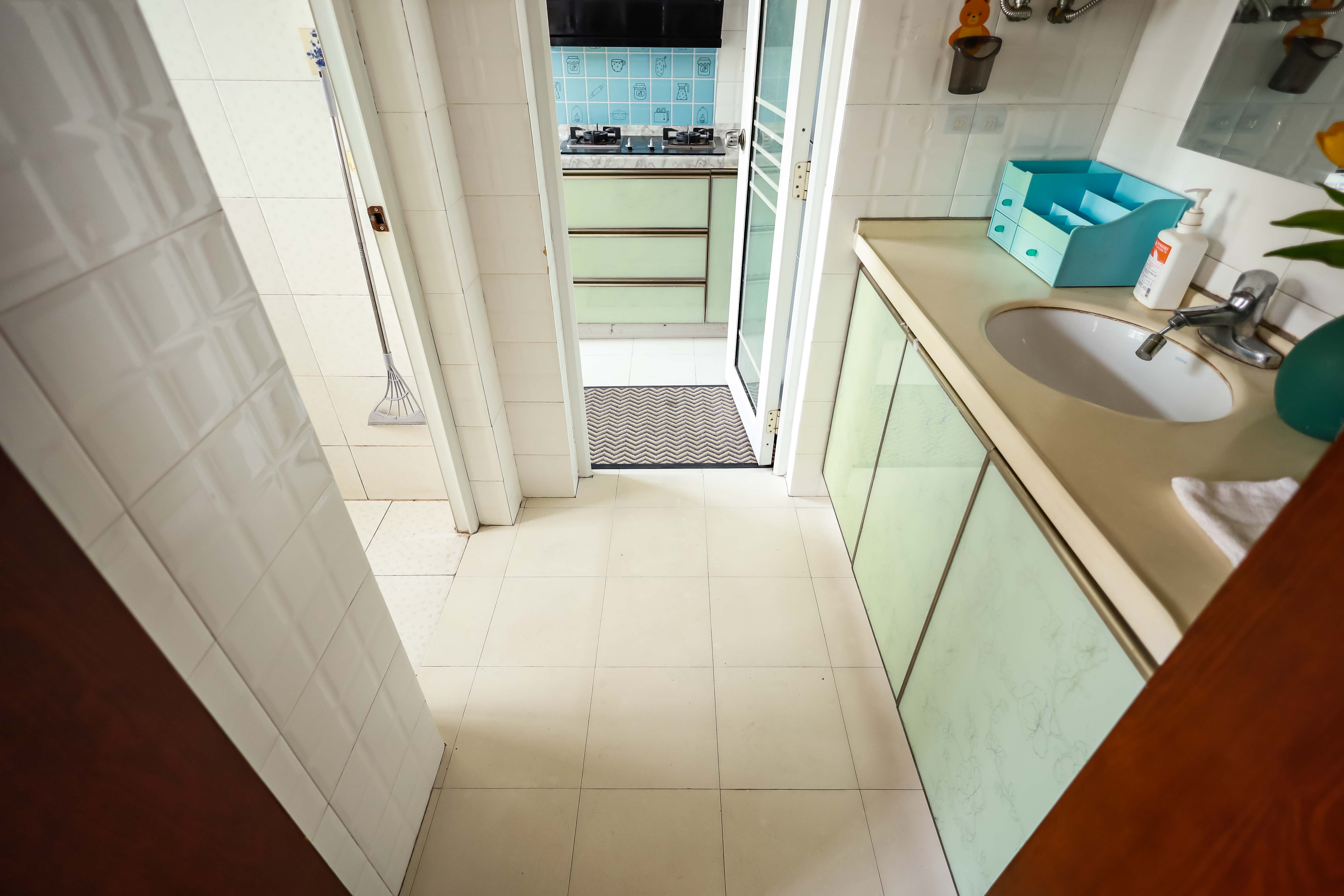 金峰小区南院  3室2厅2卫    58.0万 金峰小区南院  3室2厅2卫    58.0万卫生间