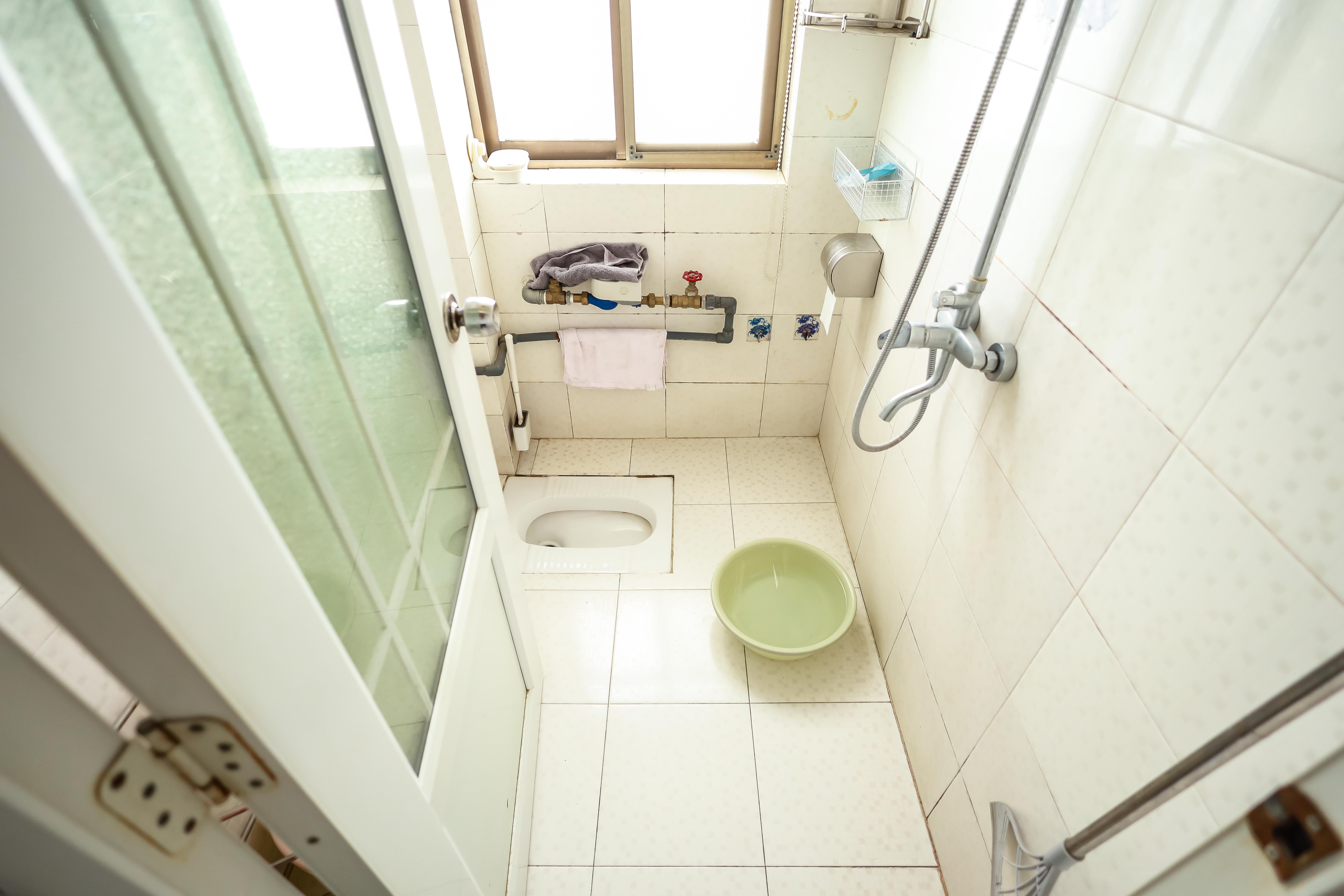 金峰小区南院  3室2厅2卫    58.0万 金峰小区南院  3室2厅2卫    58.0万卫生间