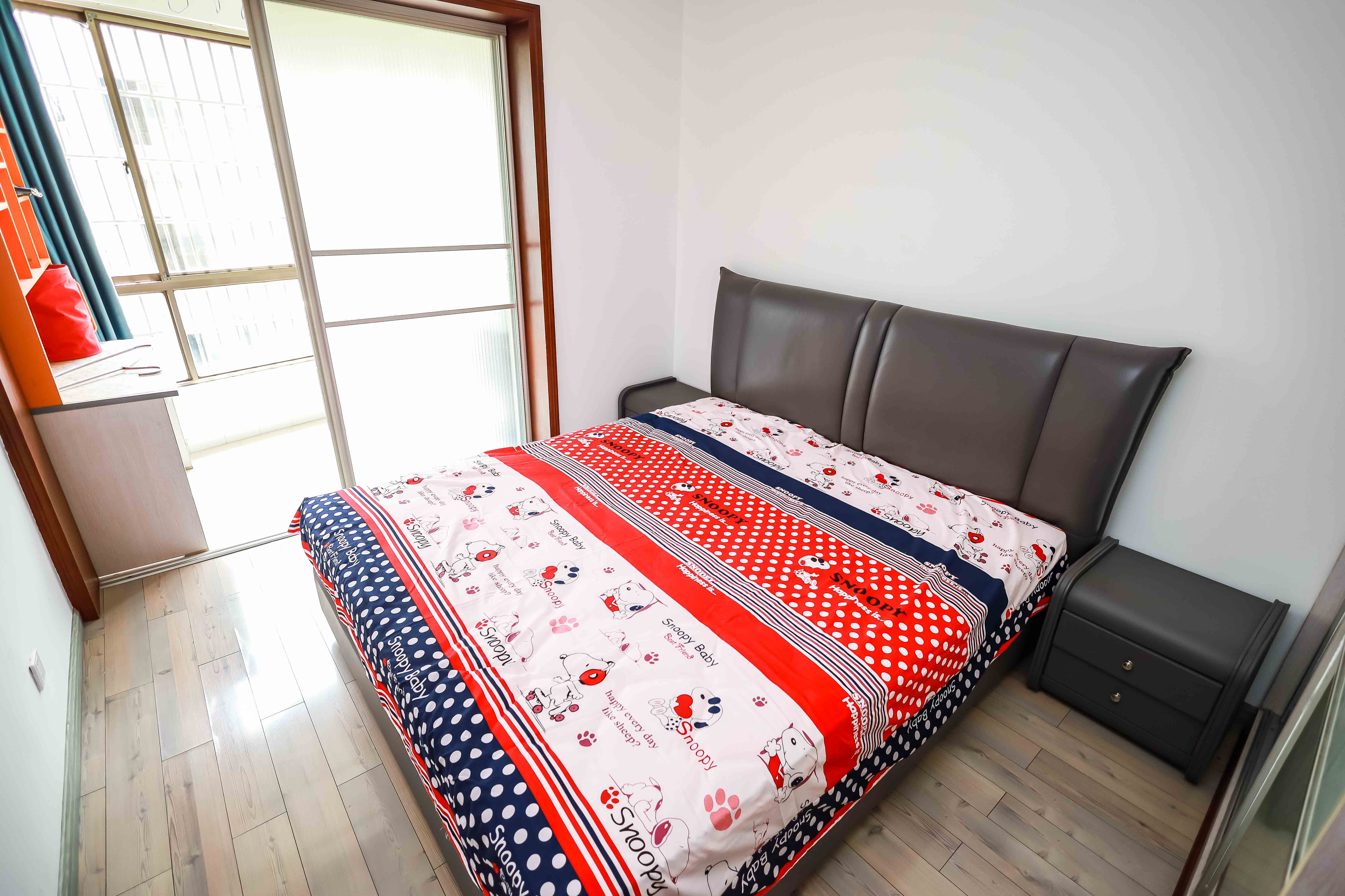 金峰小区南院  3室2厅2卫    58.0万 金峰小区南院  3室2厅2卫    58.0万卧室