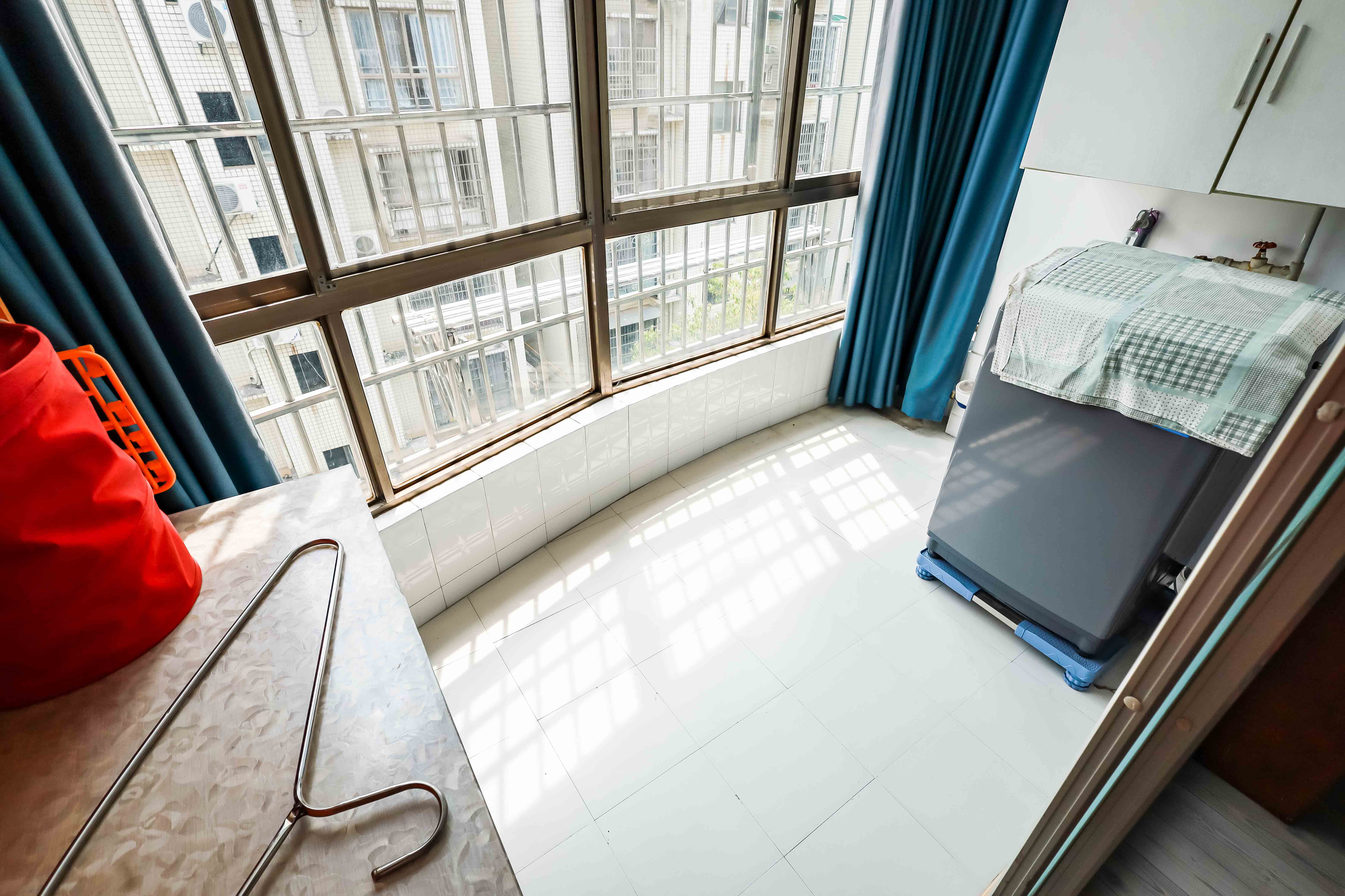 金峰小区南院  3室2厅2卫    58.0万 金峰小区南院  3室2厅2卫    58.0万阳台