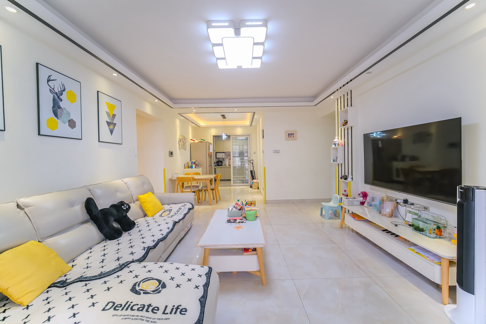 花样年华  4室2厅2卫    96.8万 花样年华  4室2厅2卫    96.8万客厅